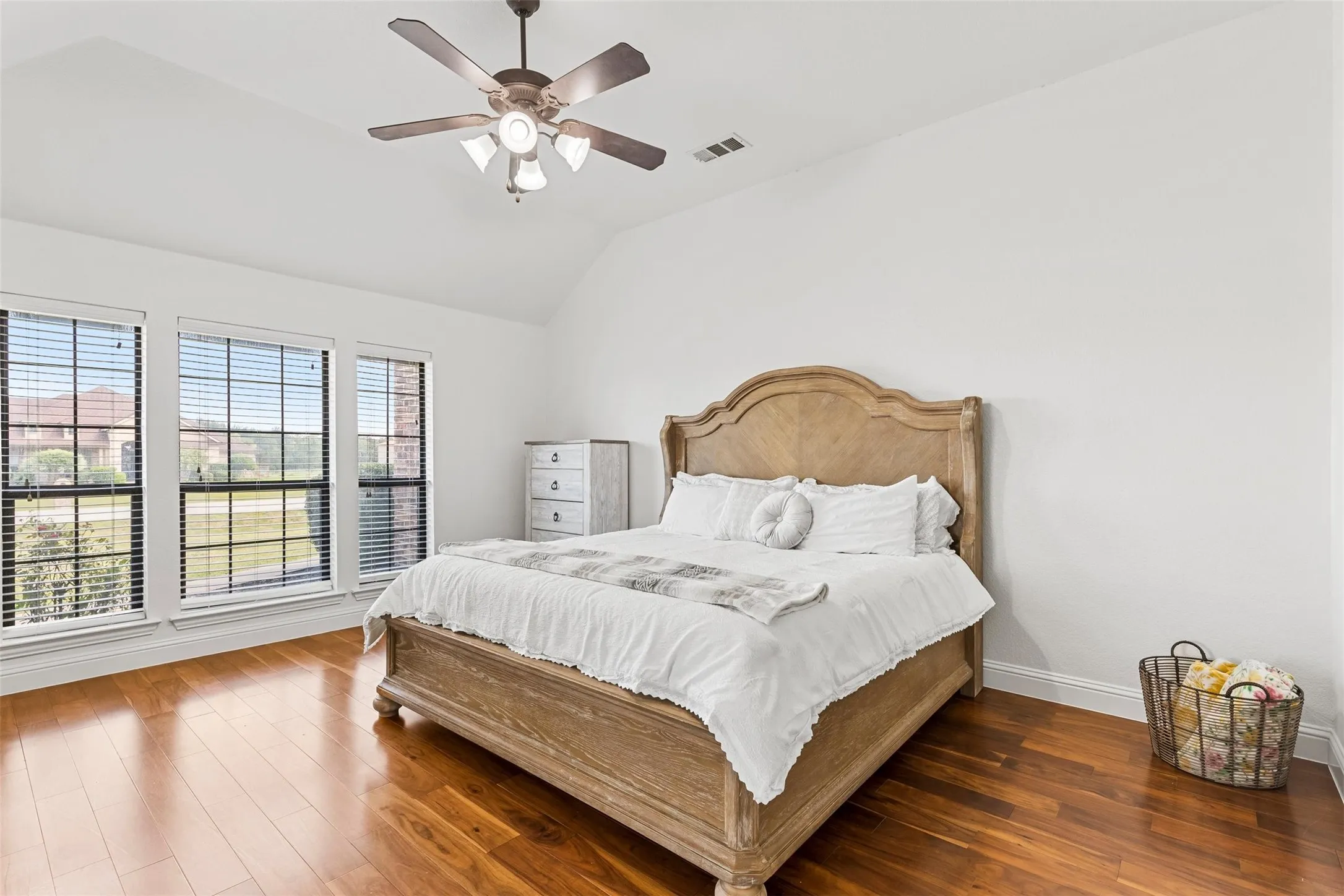 Single Family Residence For Sale in Rockwall County , 254 Mckinley Lane, Royse City, Texas 75189, 4 Bedroom, 2 Bathroom, 3 Garage spaces, 2,429 Sqft, built in 2005, mls#21311539, Real Estate Agent in Royse City, Homes For Sale in Rockwall county, Homes For Sale in Royse City, Realtor in Royse City Texas, Real Estate Brokerage Independent Realty Texas, Luminita Cordes Realtor
