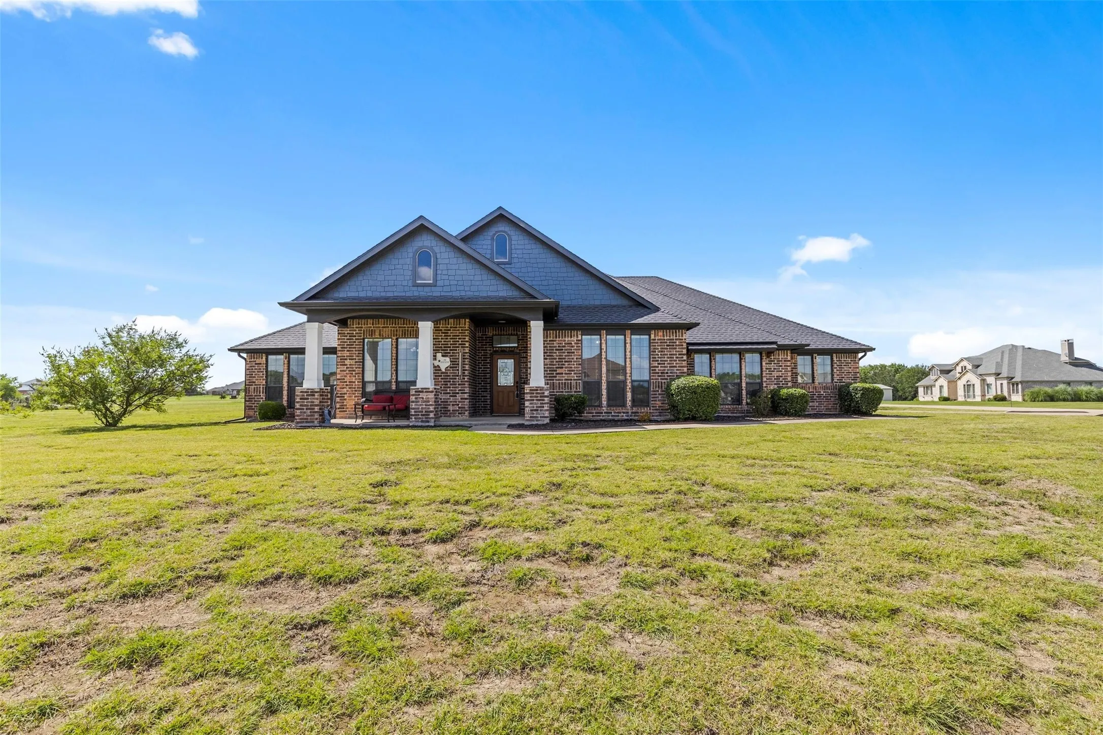 Single Family Residence For Sale in Rockwall County , 254 Mckinley Lane, Royse City, Texas 75189, 4 Bedroom, 2 Bathroom, 3 Garage spaces, 2,429 Sqft, built in 2005, mls#21311539, Real Estate Agent in Royse City, Homes For Sale in Rockwall county, Homes For Sale in Royse City, Realtor in Royse City Texas, Real Estate Brokerage Independent Realty Texas, Luminita Cordes Realtor