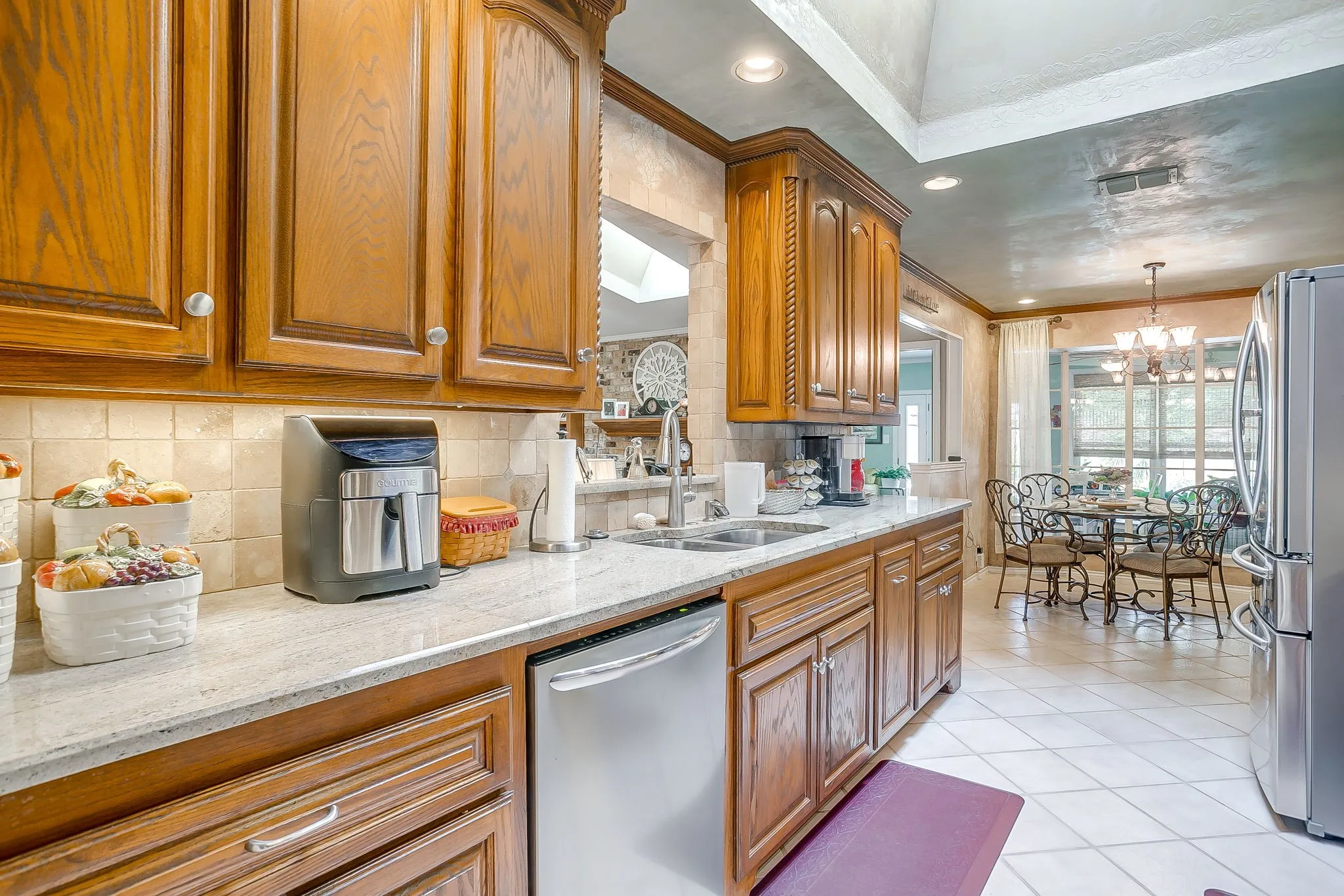 Single Family Residence For Sale in Johnson County , 922 Highland Drive, Cleburne, Texas 76033, 3 Bedroom, 2 Bathroom, 2 Garage spaces, 2,632 Sqft, built in 1977, mls#21310674, Real Estate Agent in Cleburne, Homes For Sale in Johnson county, Homes For Sale in Cleburne, Realtor in Cleburne Texas, Real Estate Brokerage Independent Realty Texas, Luminita Cordes Realtor