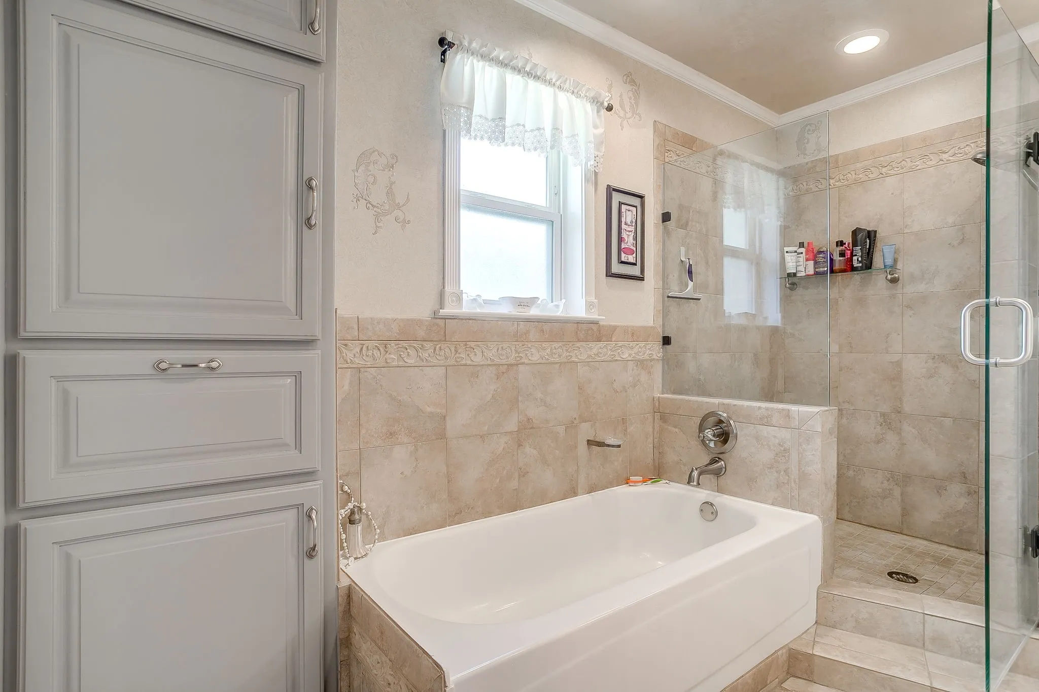 Single Family Residence For Sale in Johnson County , 922 Highland Drive, Cleburne, Texas 76033, 3 Bedroom, 2 Bathroom, 2 Garage spaces, 2,632 Sqft, built in 1977, mls#21310674, Real Estate Agent in Cleburne, Homes For Sale in Johnson county, Homes For Sale in Cleburne, Realtor in Cleburne Texas, Real Estate Brokerage Independent Realty Texas, Luminita Cordes Realtor