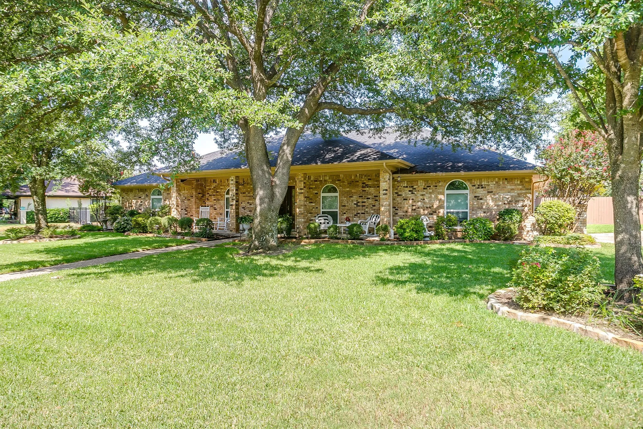 Single Family Residence For Sale in Johnson County , 922 Highland Drive, Cleburne, Texas 76033, 3 Bedroom, 2 Bathroom, 2 Garage spaces, 2,632 Sqft, built in 1977, mls#21310674, Real Estate Agent in Cleburne, Homes For Sale in Johnson county, Homes For Sale in Cleburne, Realtor in Cleburne Texas, Real Estate Brokerage Independent Realty Texas, Luminita Cordes Realtor
