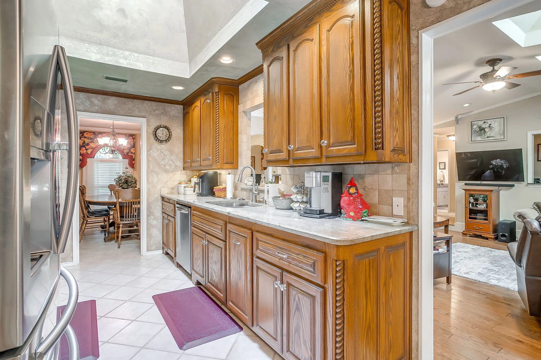 Single Family Residence For Sale in Johnson County , 922 Highland Drive, Cleburne, Texas 76033, 3 Bedroom, 2 Bathroom, 2 Garage spaces, 2,632 Sqft, built in 1977, mls#21310674, Real Estate Agent in Cleburne, Homes For Sale in Johnson county, Homes For Sale in Cleburne, Realtor in Cleburne Texas, Real Estate Brokerage Independent Realty Texas, Luminita Cordes Realtor