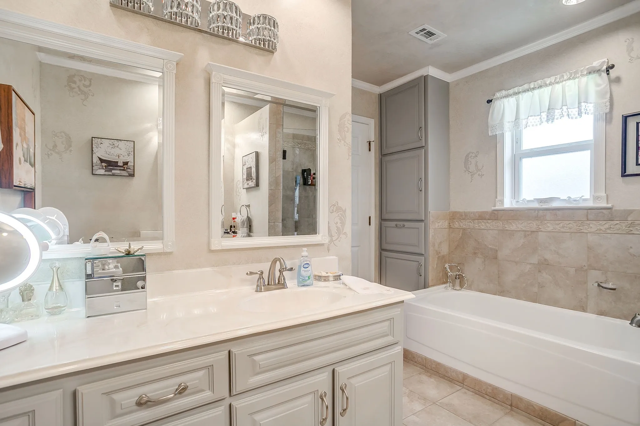 Single Family Residence For Sale in Johnson County , 922 Highland Drive, Cleburne, Texas 76033, 3 Bedroom, 2 Bathroom, 2 Garage spaces, 2,632 Sqft, built in 1977, mls#21310674, Real Estate Agent in Cleburne, Homes For Sale in Johnson county, Homes For Sale in Cleburne, Realtor in Cleburne Texas, Real Estate Brokerage Independent Realty Texas, Luminita Cordes Realtor