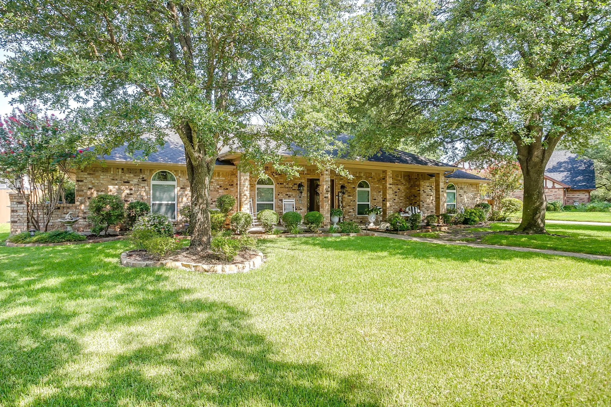 Single Family Residence For Sale in Johnson County , 922 Highland Drive, Cleburne, Texas 76033, 3 Bedroom, 2 Bathroom, 2 Garage spaces, 2,632 Sqft, built in 1977, mls#21310674, Real Estate Agent in Cleburne, Homes For Sale in Johnson county, Homes For Sale in Cleburne, Realtor in Cleburne Texas, Real Estate Brokerage Independent Realty Texas, Luminita Cordes Realtor