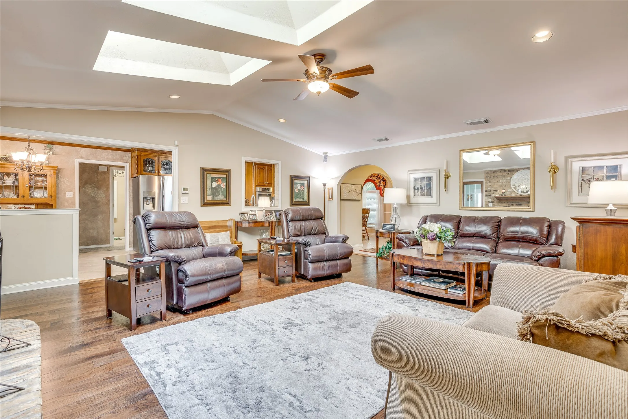 Single Family Residence For Sale in Johnson County , 922 Highland Drive, Cleburne, Texas 76033, 3 Bedroom, 2 Bathroom, 2 Garage spaces, 2,632 Sqft, built in 1977, mls#21310674, Real Estate Agent in Cleburne, Homes For Sale in Johnson county, Homes For Sale in Cleburne, Realtor in Cleburne Texas, Real Estate Brokerage Independent Realty Texas, Luminita Cordes Realtor