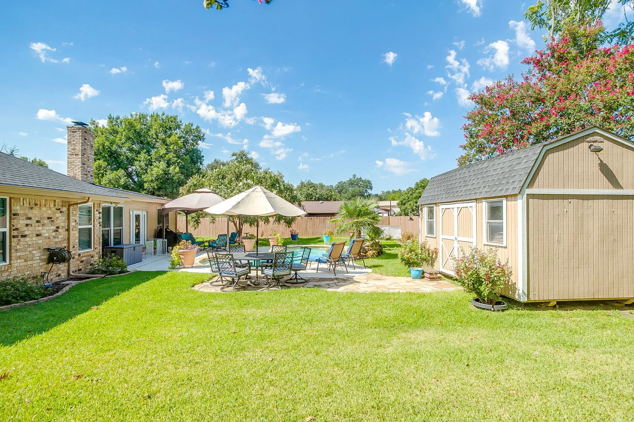 Single Family Residence For Sale in Johnson County , 922 Highland Drive, Cleburne, Texas 76033, 3 Bedroom, 2 Bathroom, 2 Garage spaces, 2,632 Sqft, built in 1977, mls#21310674, Real Estate Agent in Cleburne, Homes For Sale in Johnson county, Homes For Sale in Cleburne, Realtor in Cleburne Texas, Real Estate Brokerage Independent Realty Texas, Luminita Cordes Realtor