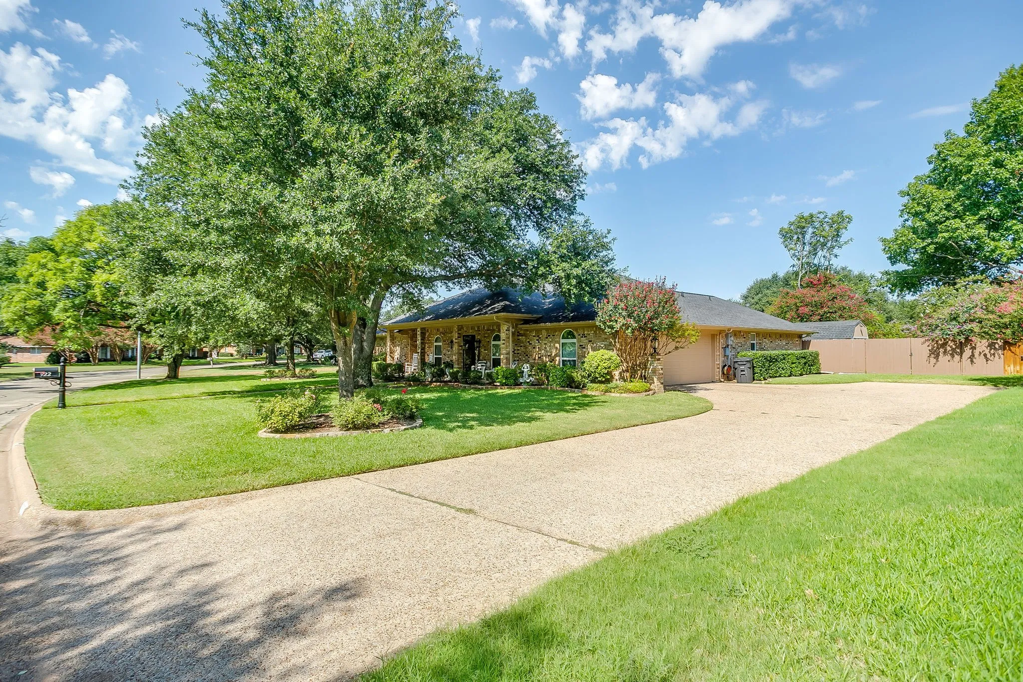 Single Family Residence For Sale in Johnson County , 922 Highland Drive, Cleburne, Texas 76033, 3 Bedroom, 2 Bathroom, 2 Garage spaces, 2,632 Sqft, built in 1977, mls#21310674, Real Estate Agent in Cleburne, Homes For Sale in Johnson county, Homes For Sale in Cleburne, Realtor in Cleburne Texas, Real Estate Brokerage Independent Realty Texas, Luminita Cordes Realtor