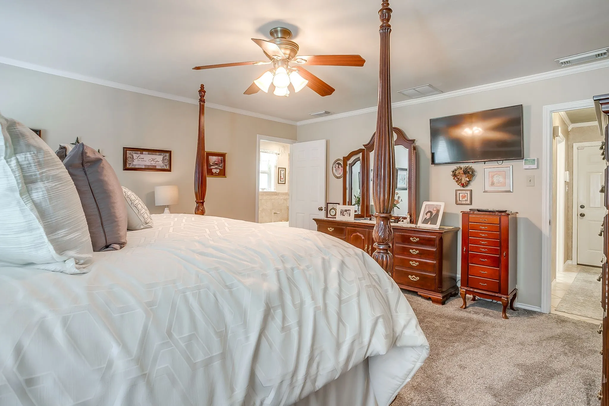 Single Family Residence For Sale in Johnson County , 922 Highland Drive, Cleburne, Texas 76033, 3 Bedroom, 2 Bathroom, 2 Garage spaces, 2,632 Sqft, built in 1977, mls#21310674, Real Estate Agent in Cleburne, Homes For Sale in Johnson county, Homes For Sale in Cleburne, Realtor in Cleburne Texas, Real Estate Brokerage Independent Realty Texas, Luminita Cordes Realtor