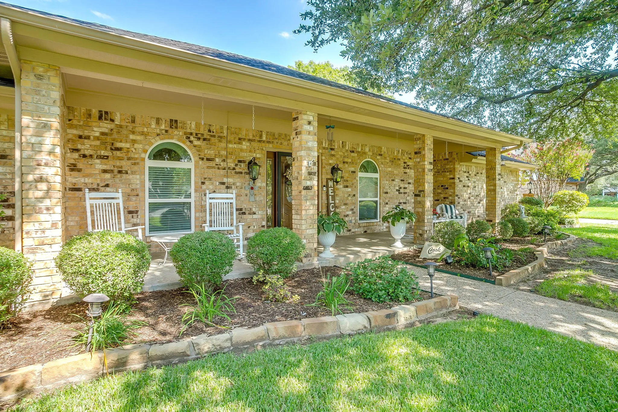 Single Family Residence For Sale in Johnson County , 922 Highland Drive, Cleburne, Texas 76033, 3 Bedroom, 2 Bathroom, 2 Garage spaces, 2,632 Sqft, built in 1977, mls#21310674, Real Estate Agent in Cleburne, Homes For Sale in Johnson county, Homes For Sale in Cleburne, Realtor in Cleburne Texas, Real Estate Brokerage Independent Realty Texas, Luminita Cordes Realtor