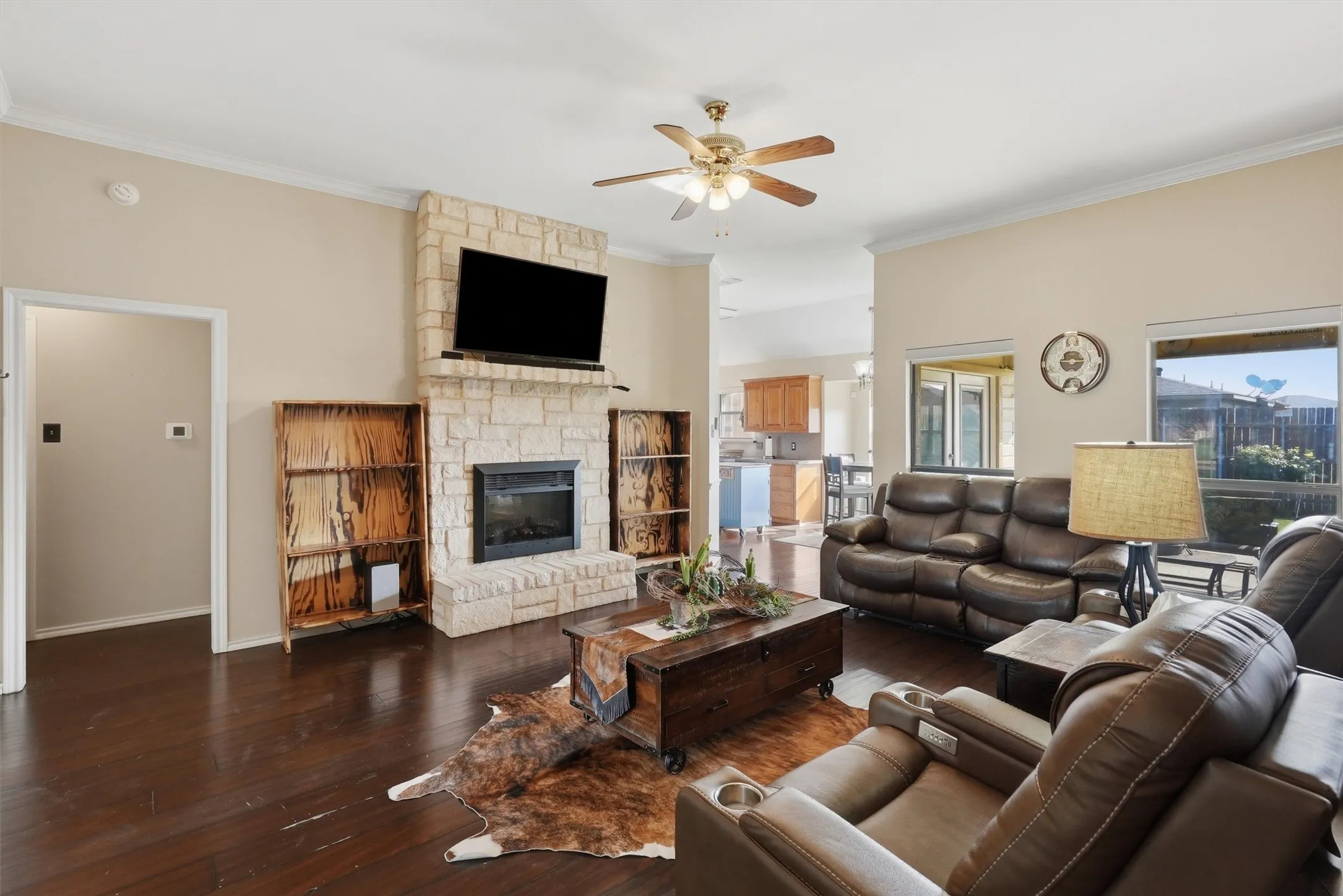 Single Family Residence For Sale in Johnson County , 708 Hillcrest Drive, Cleburne, Texas 76033, 3 Bedroom, 2 Bathroom, 2 Garage spaces, 1,362 Sqft, built in 2002, mls#21311478, Real Estate Agent in Cleburne, Homes For Sale in Johnson county, Homes For Sale in Cleburne, Realtor in Cleburne Texas, Real Estate Brokerage Independent Realty Texas, Luminita Cordes Realtor