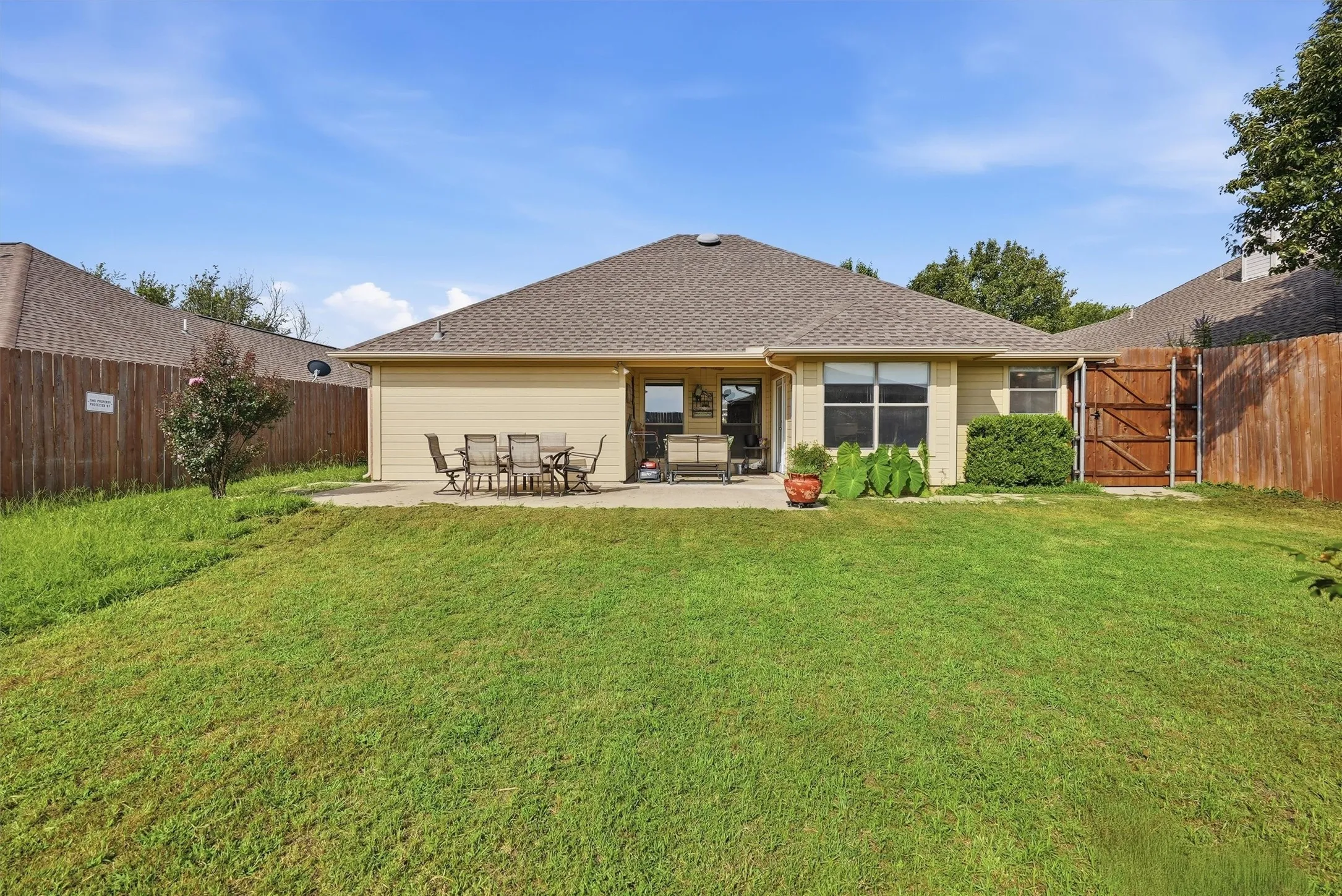 Single Family Residence For Sale in Johnson County , 708 Hillcrest Drive, Cleburne, Texas 76033, 3 Bedroom, 2 Bathroom, 2 Garage spaces, 1,362 Sqft, built in 2002, mls#21311478, Real Estate Agent in Cleburne, Homes For Sale in Johnson county, Homes For Sale in Cleburne, Realtor in Cleburne Texas, Real Estate Brokerage Independent Realty Texas, Luminita Cordes Realtor