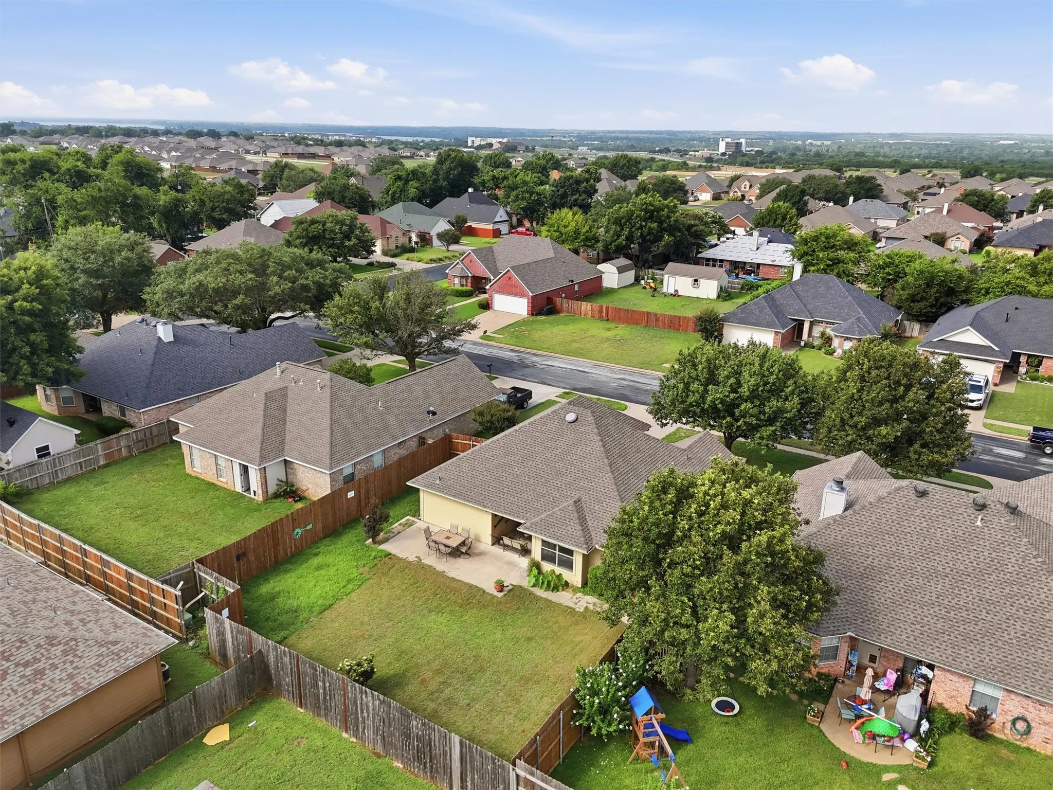 Single Family Residence For Sale in Johnson County , 708 Hillcrest Drive, Cleburne, Texas 76033, 3 Bedroom, 2 Bathroom, 2 Garage spaces, 1,362 Sqft, built in 2002, mls#21311478, Real Estate Agent in Cleburne, Homes For Sale in Johnson county, Homes For Sale in Cleburne, Realtor in Cleburne Texas, Real Estate Brokerage Independent Realty Texas, Luminita Cordes Realtor