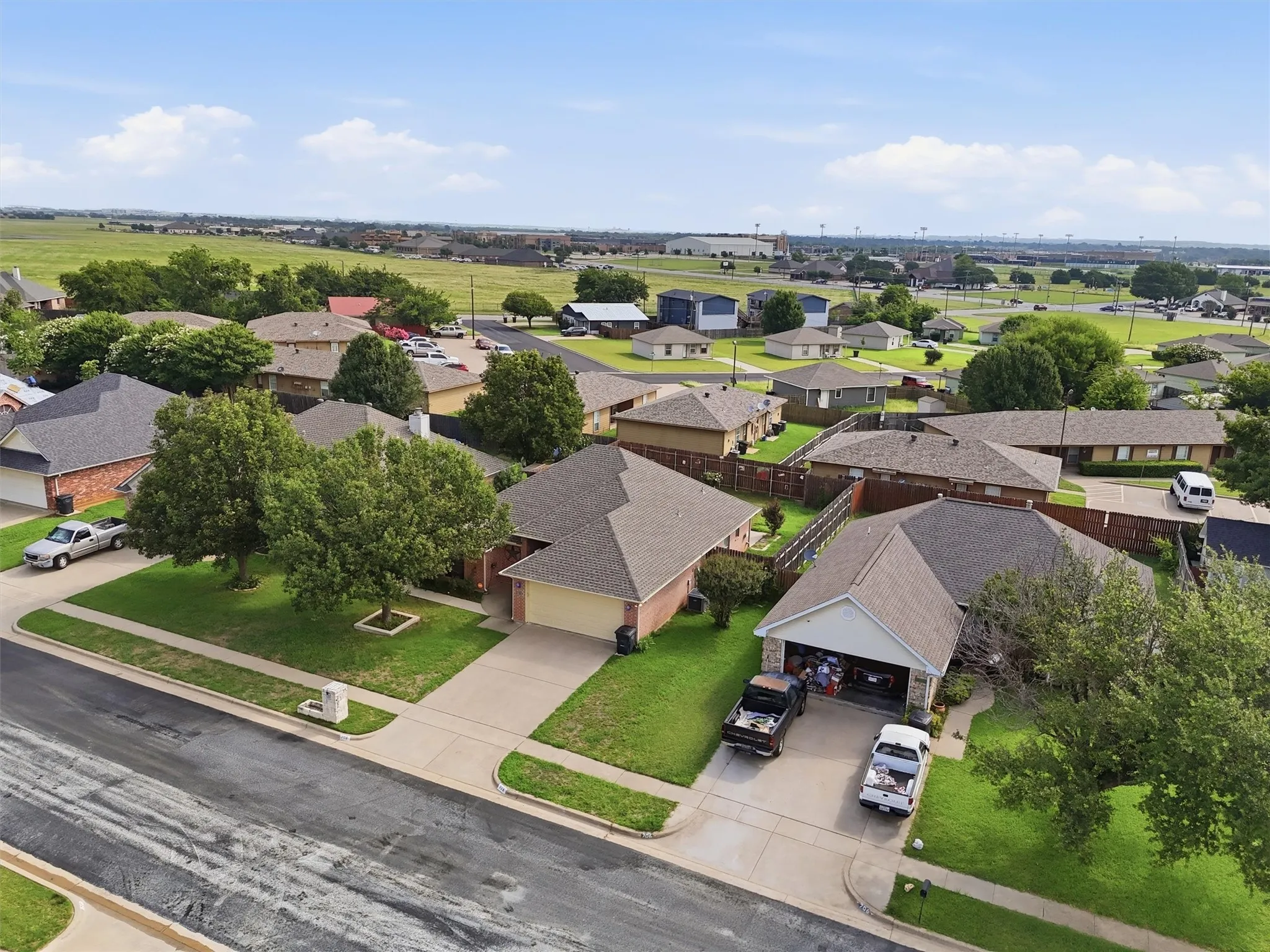 Single Family Residence For Sale in Johnson County , 708 Hillcrest Drive, Cleburne, Texas 76033, 3 Bedroom, 2 Bathroom, 2 Garage spaces, 1,362 Sqft, built in 2002, mls#21311478, Real Estate Agent in Cleburne, Homes For Sale in Johnson county, Homes For Sale in Cleburne, Realtor in Cleburne Texas, Real Estate Brokerage Independent Realty Texas, Luminita Cordes Realtor