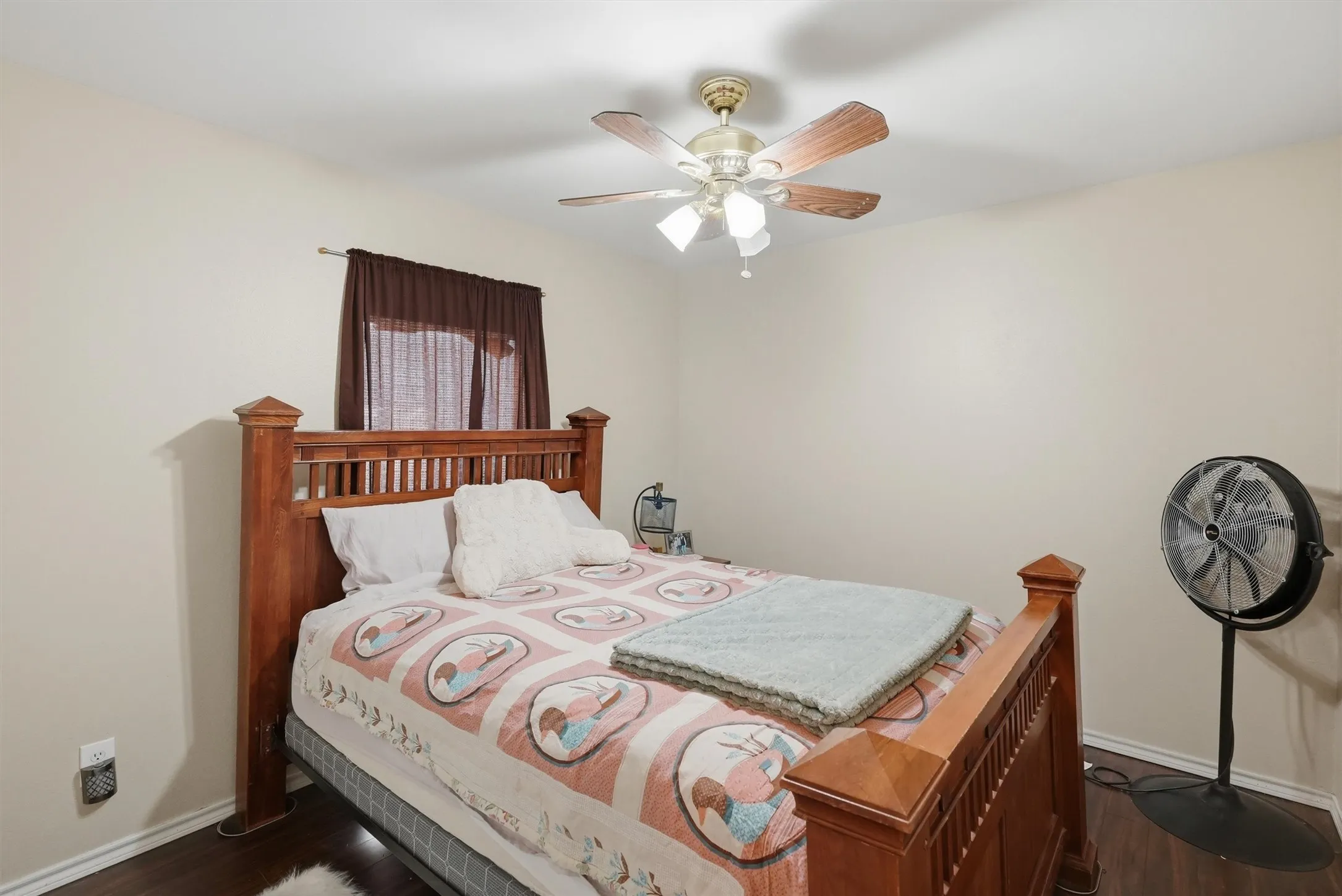 Single Family Residence For Sale in Johnson County , 708 Hillcrest Drive, Cleburne, Texas 76033, 3 Bedroom, 2 Bathroom, 2 Garage spaces, 1,362 Sqft, built in 2002, mls#21311478, Real Estate Agent in Cleburne, Homes For Sale in Johnson county, Homes For Sale in Cleburne, Realtor in Cleburne Texas, Real Estate Brokerage Independent Realty Texas, Luminita Cordes Realtor