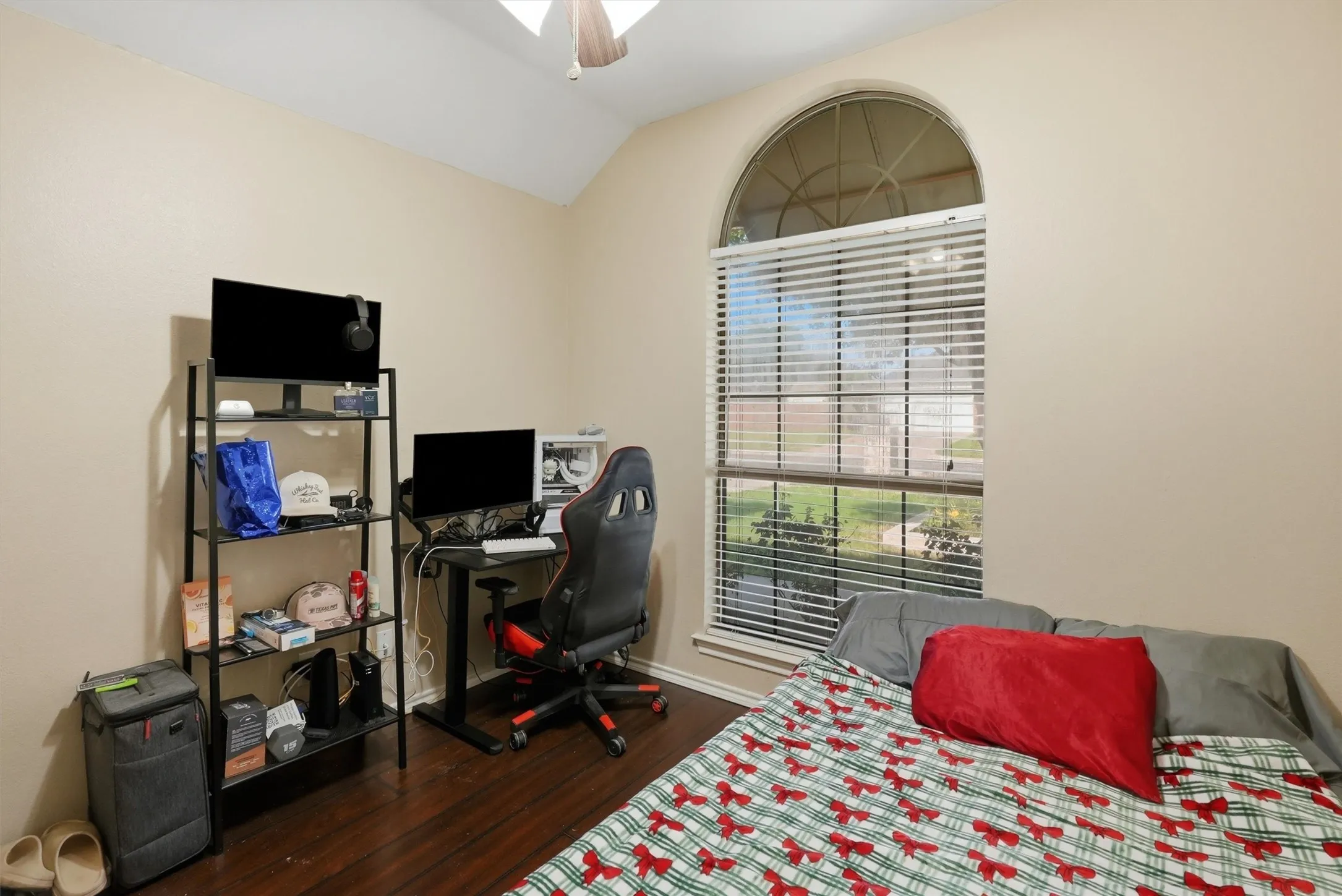 Single Family Residence For Sale in Johnson County , 708 Hillcrest Drive, Cleburne, Texas 76033, 3 Bedroom, 2 Bathroom, 2 Garage spaces, 1,362 Sqft, built in 2002, mls#21311478, Real Estate Agent in Cleburne, Homes For Sale in Johnson county, Homes For Sale in Cleburne, Realtor in Cleburne Texas, Real Estate Brokerage Independent Realty Texas, Luminita Cordes Realtor