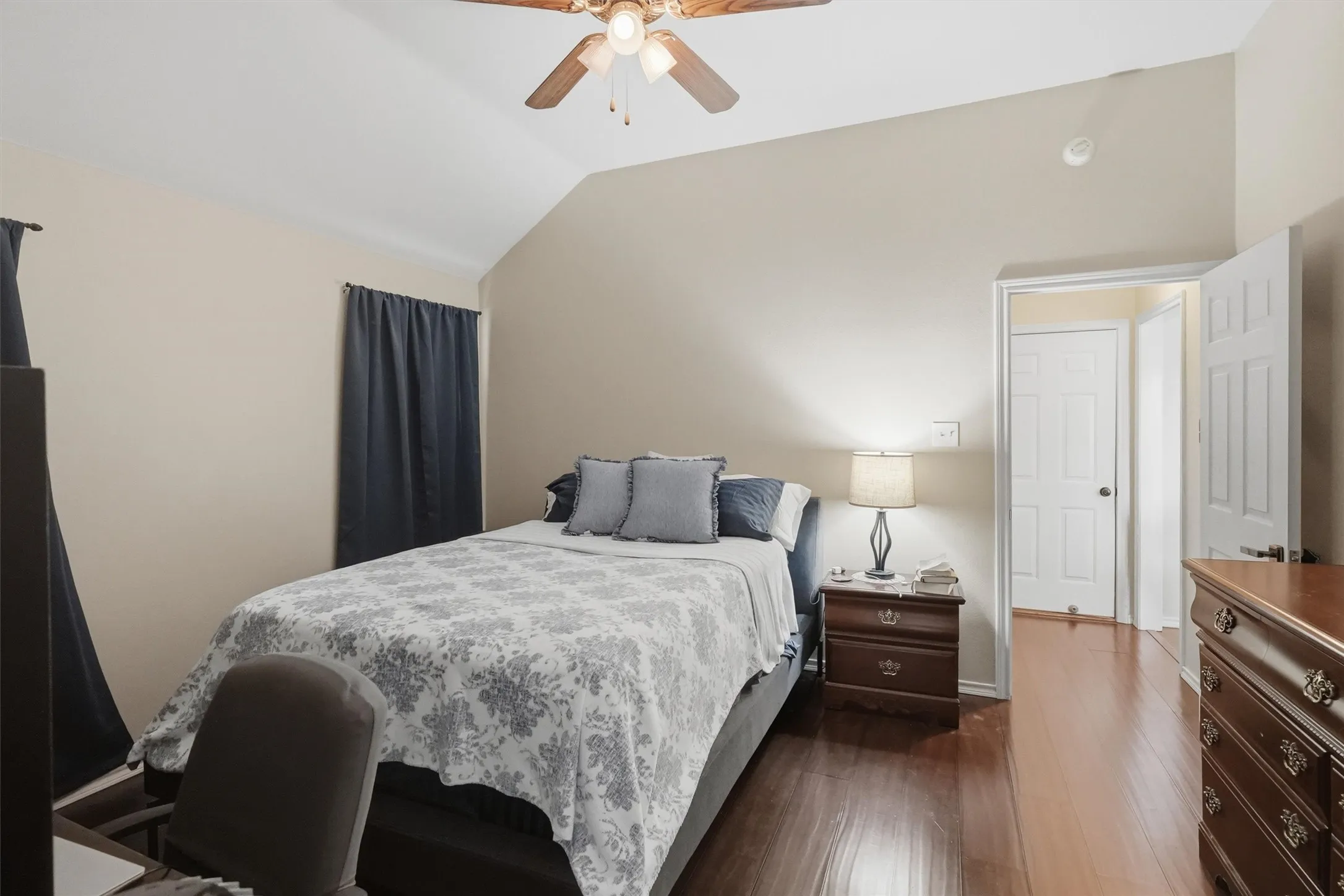 Single Family Residence For Sale in Johnson County , 708 Hillcrest Drive, Cleburne, Texas 76033, 3 Bedroom, 2 Bathroom, 2 Garage spaces, 1,362 Sqft, built in 2002, mls#21311478, Real Estate Agent in Cleburne, Homes For Sale in Johnson county, Homes For Sale in Cleburne, Realtor in Cleburne Texas, Real Estate Brokerage Independent Realty Texas, Luminita Cordes Realtor