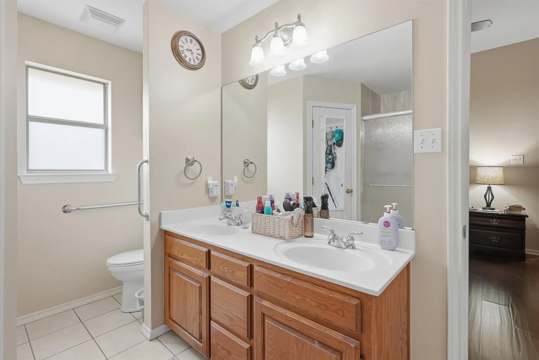 Single Family Residence For Sale in Johnson County , 708 Hillcrest Drive, Cleburne, Texas 76033, 3 Bedroom, 2 Bathroom, 2 Garage spaces, 1,362 Sqft, built in 2002, mls#21311478, Real Estate Agent in Cleburne, Homes For Sale in Johnson county, Homes For Sale in Cleburne, Realtor in Cleburne Texas, Real Estate Brokerage Independent Realty Texas, Luminita Cordes Realtor
