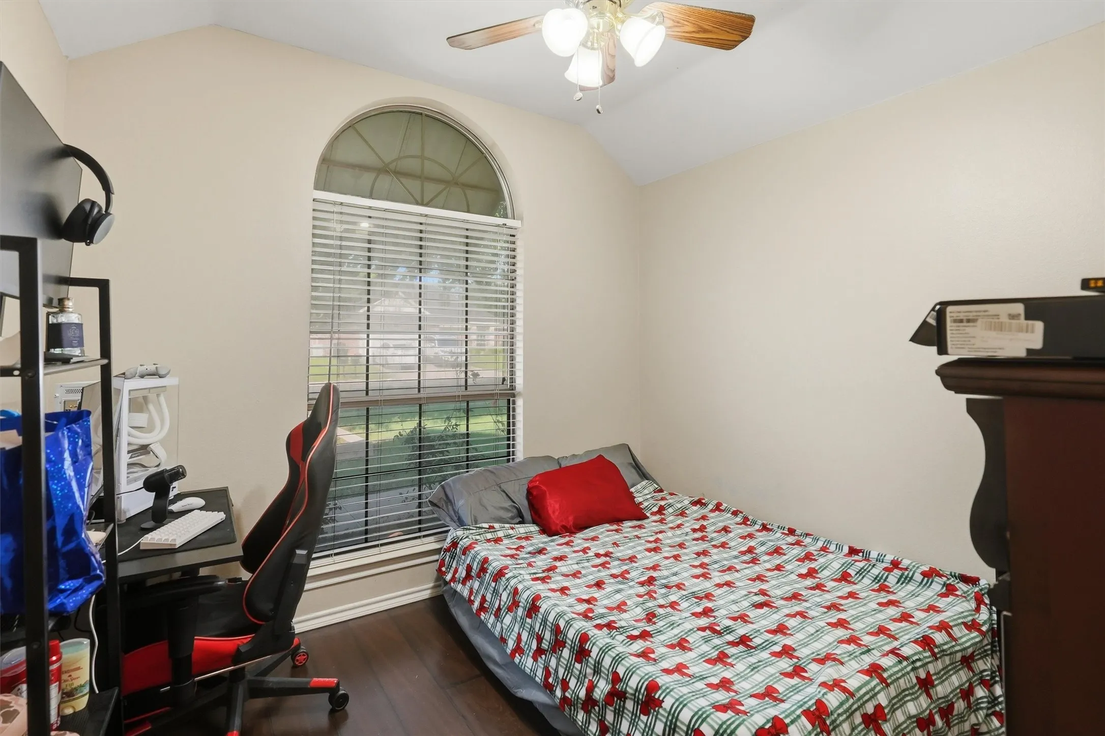 Single Family Residence For Sale in Johnson County , 708 Hillcrest Drive, Cleburne, Texas 76033, 3 Bedroom, 2 Bathroom, 2 Garage spaces, 1,362 Sqft, built in 2002, mls#21311478, Real Estate Agent in Cleburne, Homes For Sale in Johnson county, Homes For Sale in Cleburne, Realtor in Cleburne Texas, Real Estate Brokerage Independent Realty Texas, Luminita Cordes Realtor