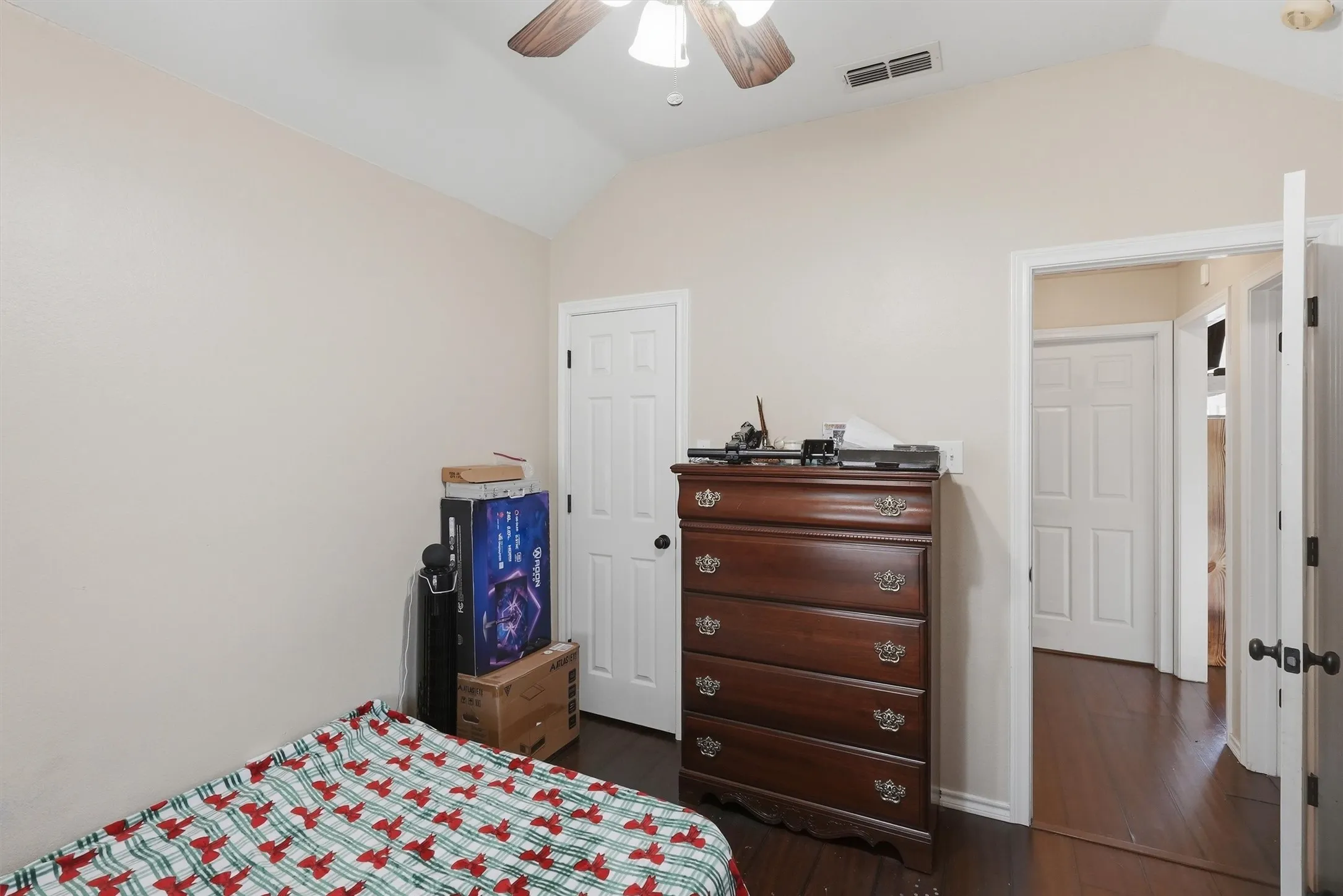 Single Family Residence For Sale in Johnson County , 708 Hillcrest Drive, Cleburne, Texas 76033, 3 Bedroom, 2 Bathroom, 2 Garage spaces, 1,362 Sqft, built in 2002, mls#21311478, Real Estate Agent in Cleburne, Homes For Sale in Johnson county, Homes For Sale in Cleburne, Realtor in Cleburne Texas, Real Estate Brokerage Independent Realty Texas, Luminita Cordes Realtor
