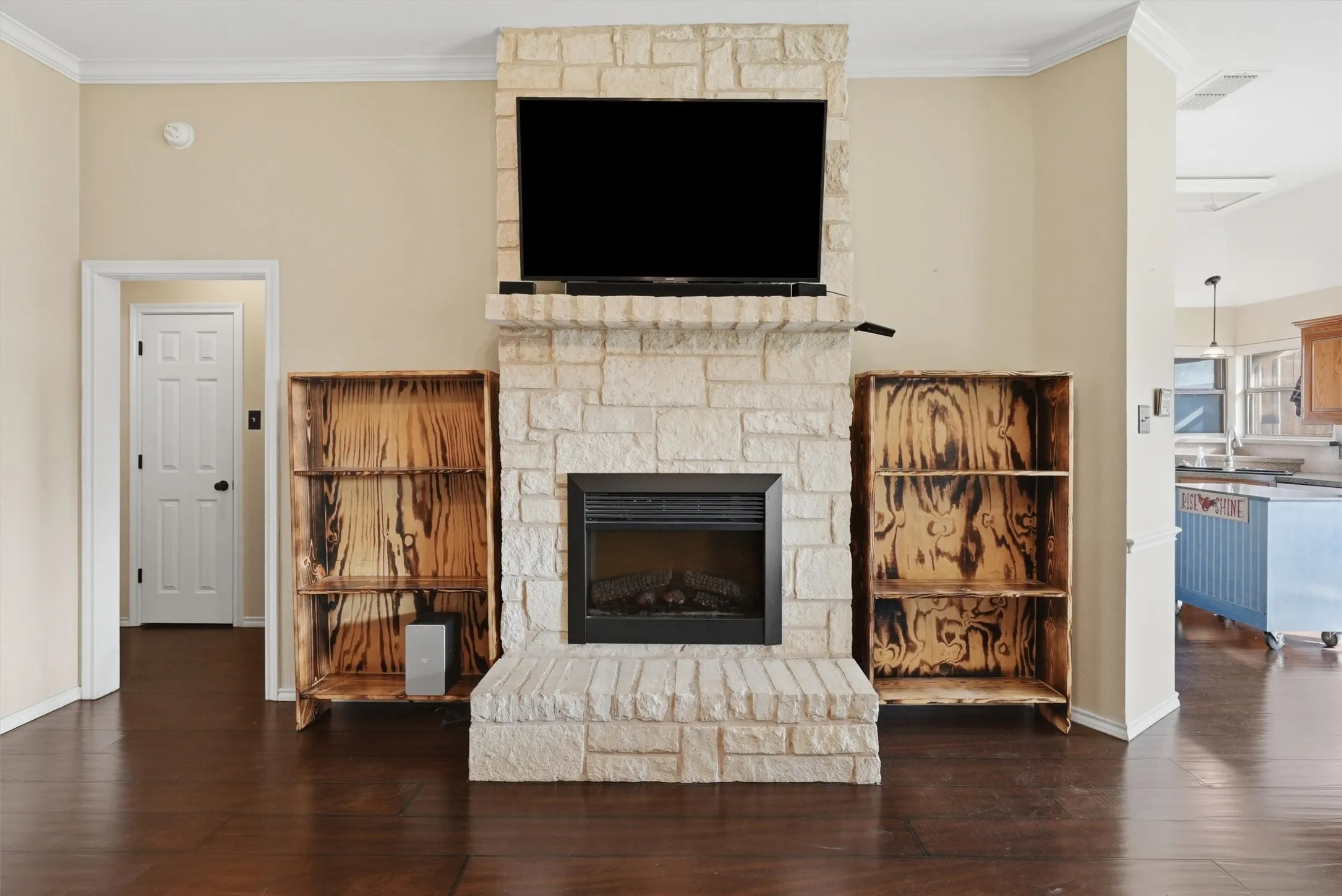 Single Family Residence For Sale in Johnson County , 708 Hillcrest Drive, Cleburne, Texas 76033, 3 Bedroom, 2 Bathroom, 2 Garage spaces, 1,362 Sqft, built in 2002, mls#21311478, Real Estate Agent in Cleburne, Homes For Sale in Johnson county, Homes For Sale in Cleburne, Realtor in Cleburne Texas, Real Estate Brokerage Independent Realty Texas, Luminita Cordes Realtor