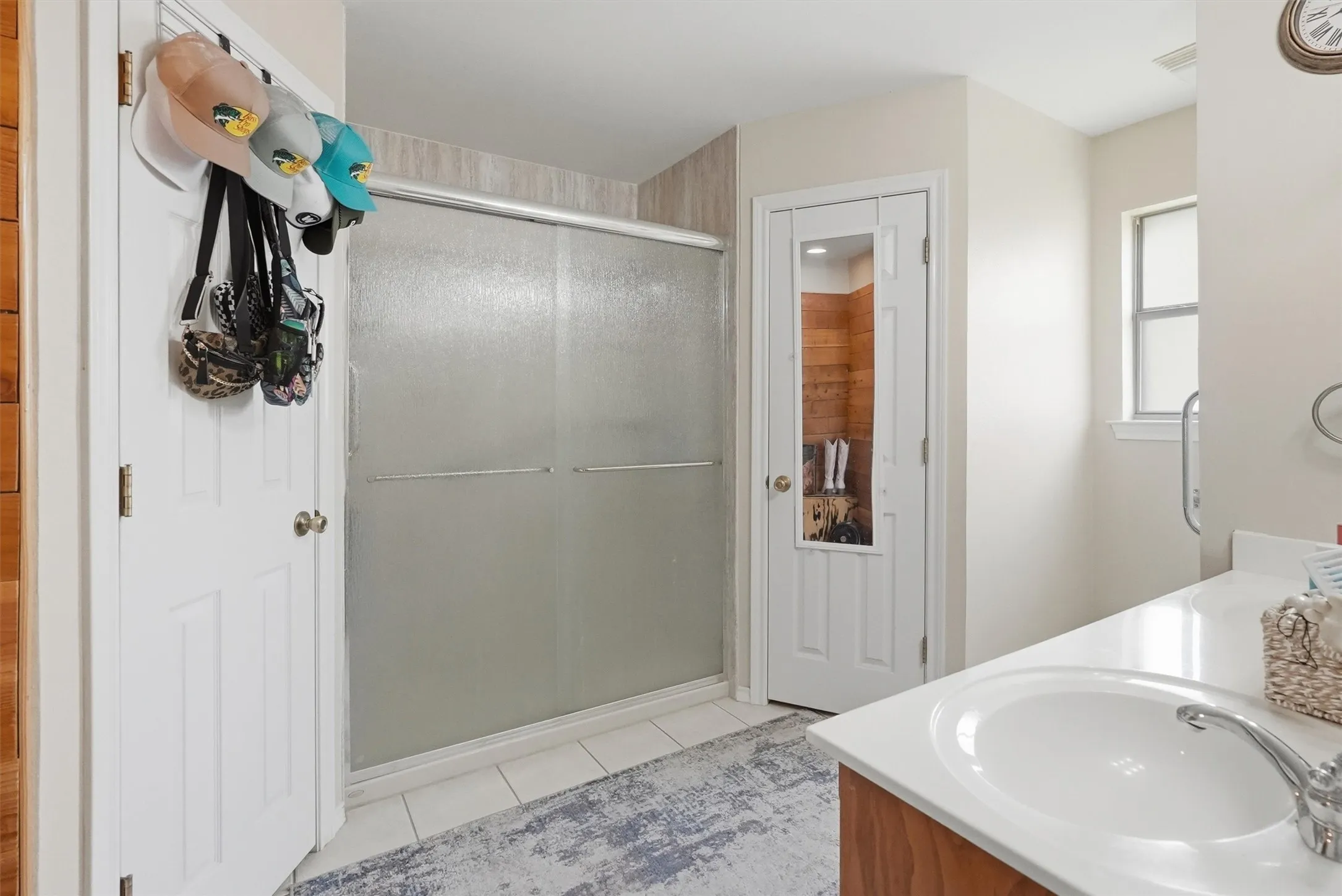 Single Family Residence For Sale in Johnson County , 708 Hillcrest Drive, Cleburne, Texas 76033, 3 Bedroom, 2 Bathroom, 2 Garage spaces, 1,362 Sqft, built in 2002, mls#21311478, Real Estate Agent in Cleburne, Homes For Sale in Johnson county, Homes For Sale in Cleburne, Realtor in Cleburne Texas, Real Estate Brokerage Independent Realty Texas, Luminita Cordes Realtor