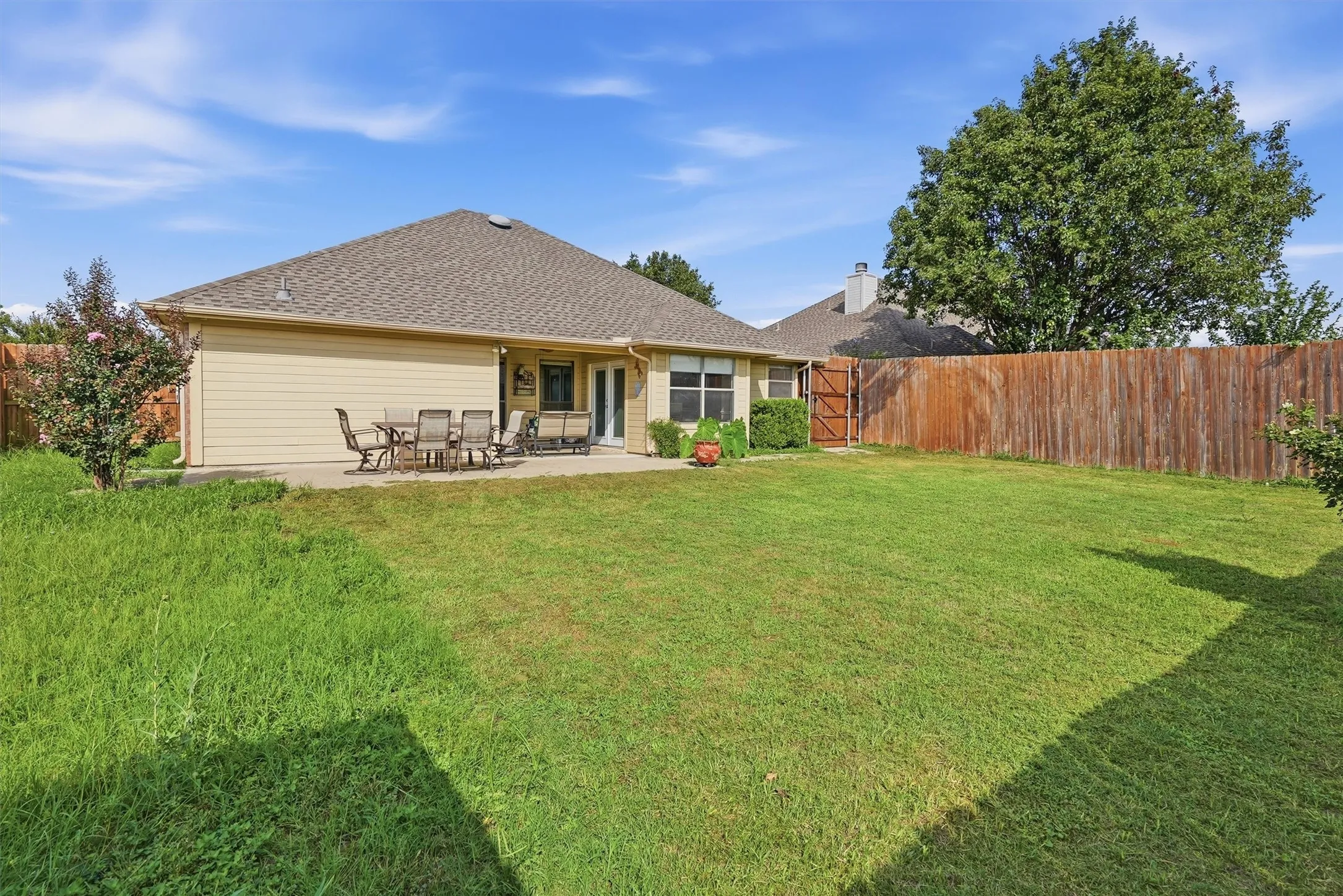 Single Family Residence For Sale in Johnson County , 708 Hillcrest Drive, Cleburne, Texas 76033, 3 Bedroom, 2 Bathroom, 2 Garage spaces, 1,362 Sqft, built in 2002, mls#21311478, Real Estate Agent in Cleburne, Homes For Sale in Johnson county, Homes For Sale in Cleburne, Realtor in Cleburne Texas, Real Estate Brokerage Independent Realty Texas, Luminita Cordes Realtor