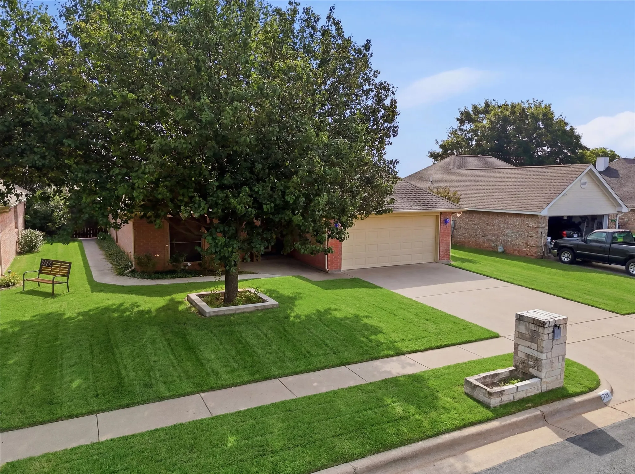 Single Family Residence For Sale in Johnson County , 708 Hillcrest Drive, Cleburne, Texas 76033, 3 Bedroom, 2 Bathroom, 2 Garage spaces, 1,362 Sqft, built in 2002, mls#21311478, Real Estate Agent in Cleburne, Homes For Sale in Johnson county, Homes For Sale in Cleburne, Realtor in Cleburne Texas, Real Estate Brokerage Independent Realty Texas, Luminita Cordes Realtor
