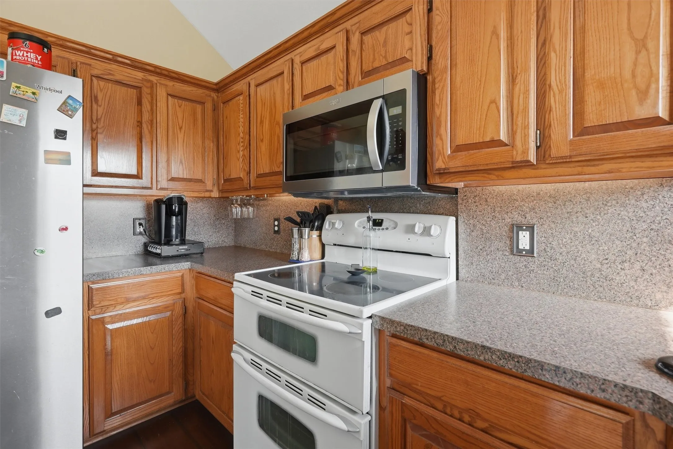 Single Family Residence For Sale in Johnson County , 708 Hillcrest Drive, Cleburne, Texas 76033, 3 Bedroom, 2 Bathroom, 2 Garage spaces, 1,362 Sqft, built in 2002, mls#21311478, Real Estate Agent in Cleburne, Homes For Sale in Johnson county, Homes For Sale in Cleburne, Realtor in Cleburne Texas, Real Estate Brokerage Independent Realty Texas, Luminita Cordes Realtor