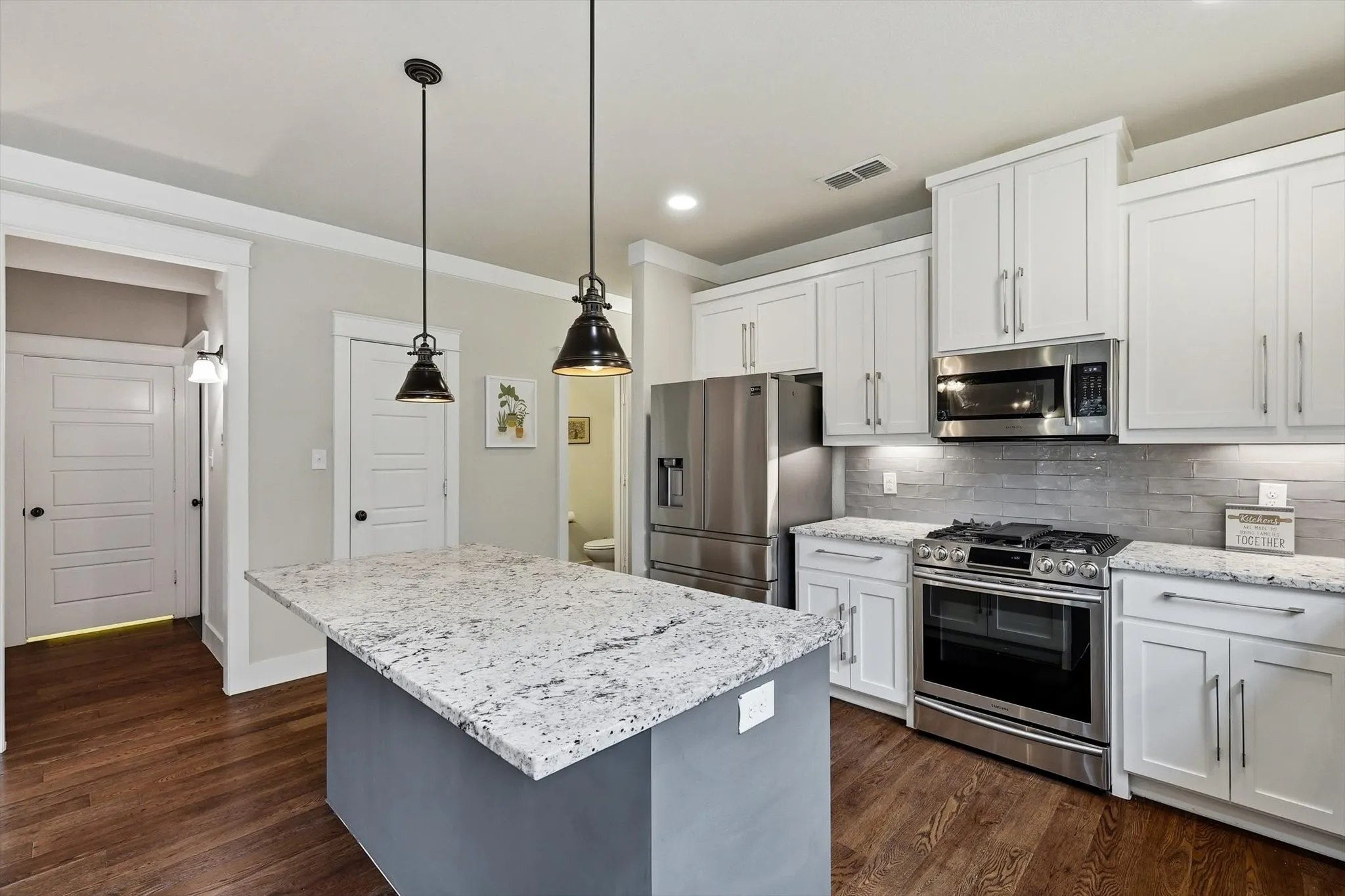 Single Family Residence For Sale in Collin County , 1302 Lela Street, Mc Kinney, Texas 75069, 3 Bedroom, 3 Bathroom, 2 Garage spaces, 2,178 Sqft, built in 2018, mls#21310612, Real Estate Agent in Mc Kinney, Homes For Sale in Collin county, Homes For Sale in Mc Kinney, Realtor in Mc Kinney Texas, Real Estate Brokerage Independent Realty Texas, Luminita Cordes Realtor