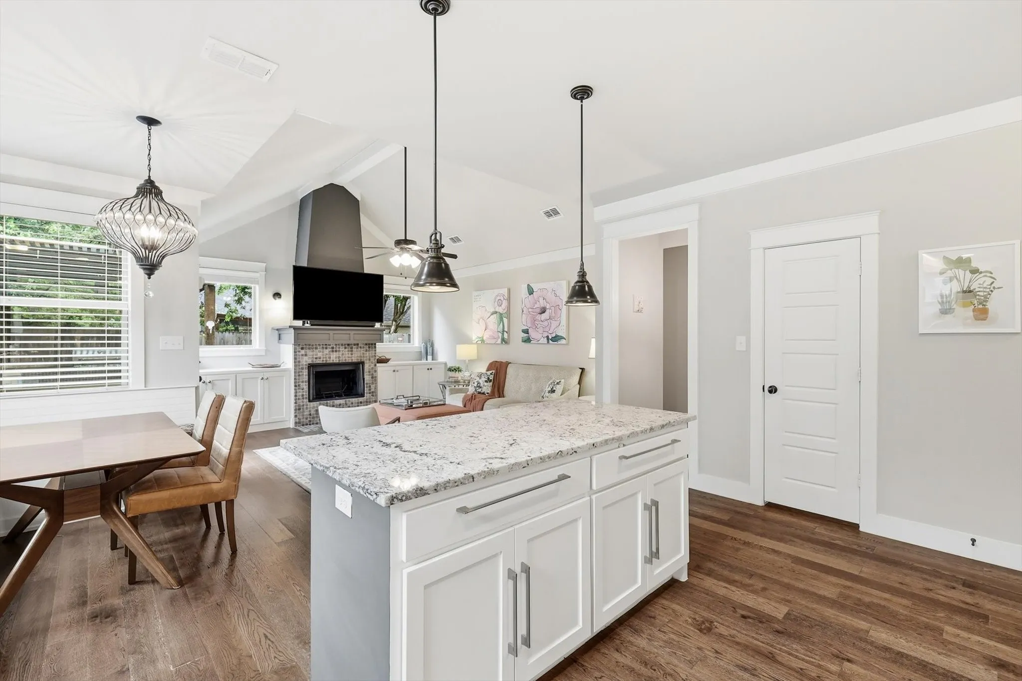 Single Family Residence For Sale in Collin County , 1302 Lela Street, Mc Kinney, Texas 75069, 3 Bedroom, 3 Bathroom, 2 Garage spaces, 2,178 Sqft, built in 2018, mls#21310612, Real Estate Agent in Mc Kinney, Homes For Sale in Collin county, Homes For Sale in Mc Kinney, Realtor in Mc Kinney Texas, Real Estate Brokerage Independent Realty Texas, Luminita Cordes Realtor