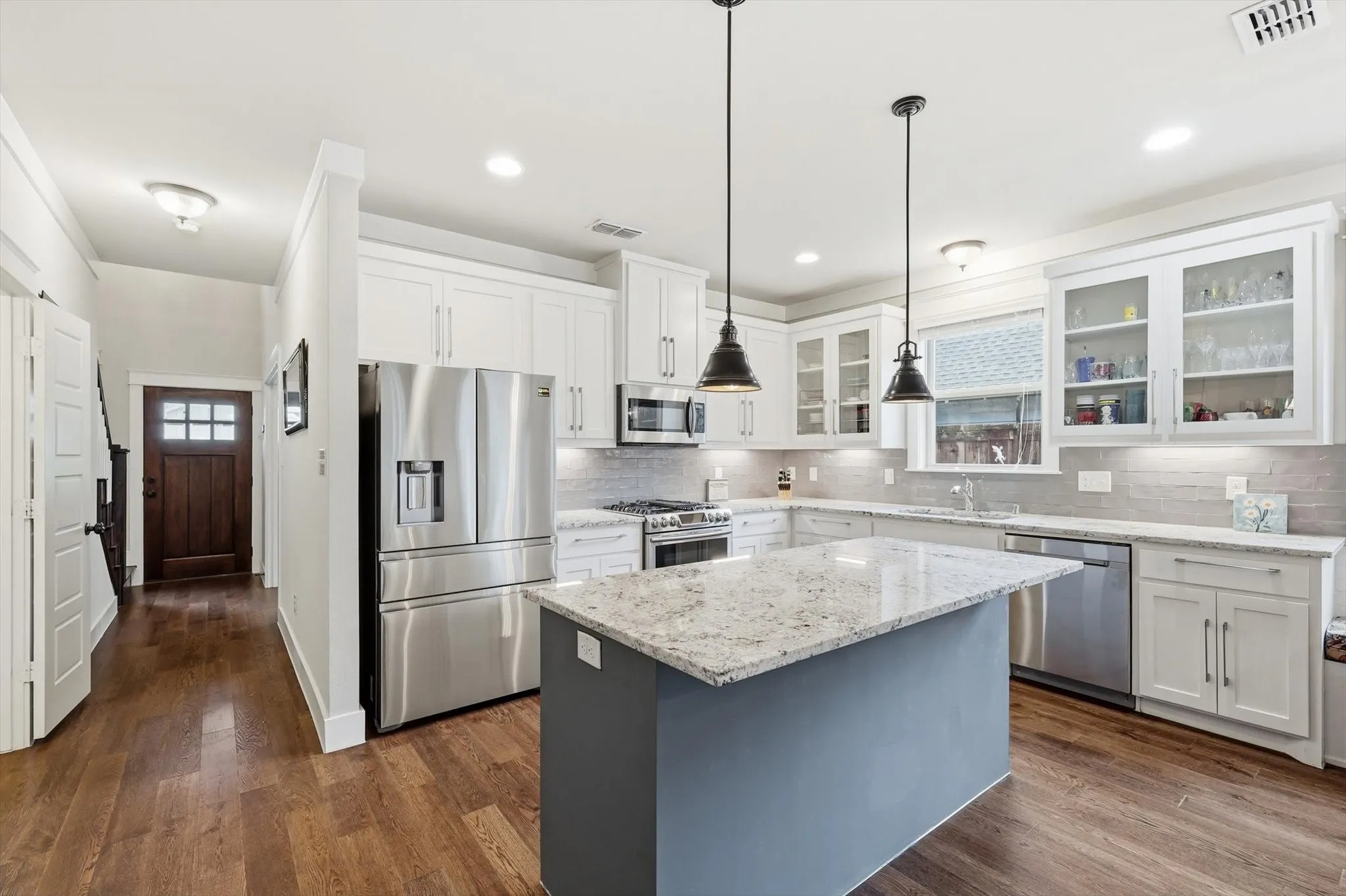 Single Family Residence For Sale in Collin County , 1302 Lela Street, Mc Kinney, Texas 75069, 3 Bedroom, 3 Bathroom, 2 Garage spaces, 2,178 Sqft, built in 2018, mls#21310612, Real Estate Agent in Mc Kinney, Homes For Sale in Collin county, Homes For Sale in Mc Kinney, Realtor in Mc Kinney Texas, Real Estate Brokerage Independent Realty Texas, Luminita Cordes Realtor