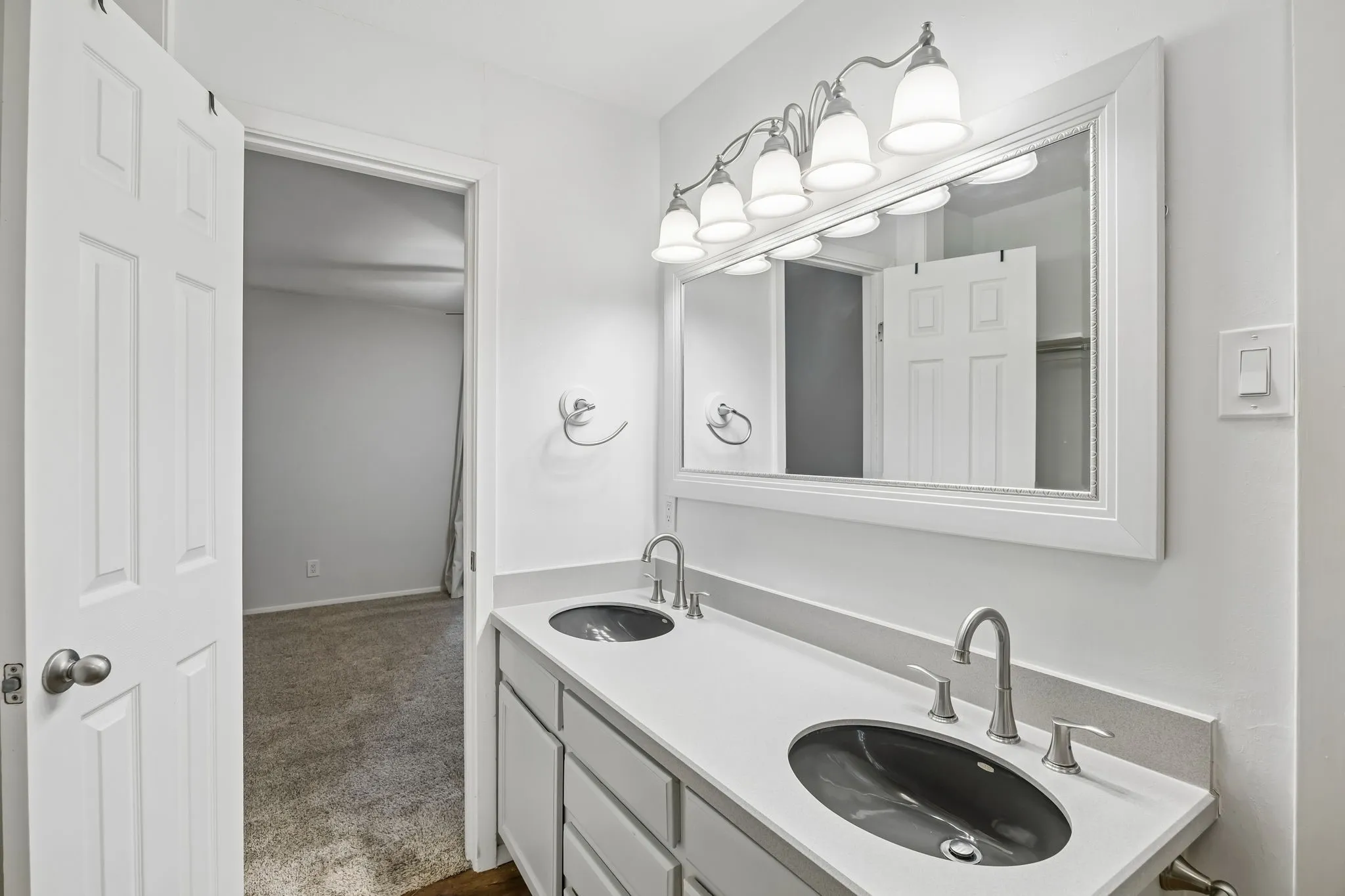 Townhouse For Rent in Collin County , 2908 Clear Springs Drive, Plano, Texas 75075, 3 Bedroom, 3 Bathroom, 2 Garage spaces, 1,918 Sqft, built in 1974, mls#21302210, Real Estate Agent in Plano, Homes For Rent in Collin county, Homes For Rent in Plano, Realtor in Plano Texas, Real Estate Brokerage Independent Realty Texas, Luminita Cordes Realtor