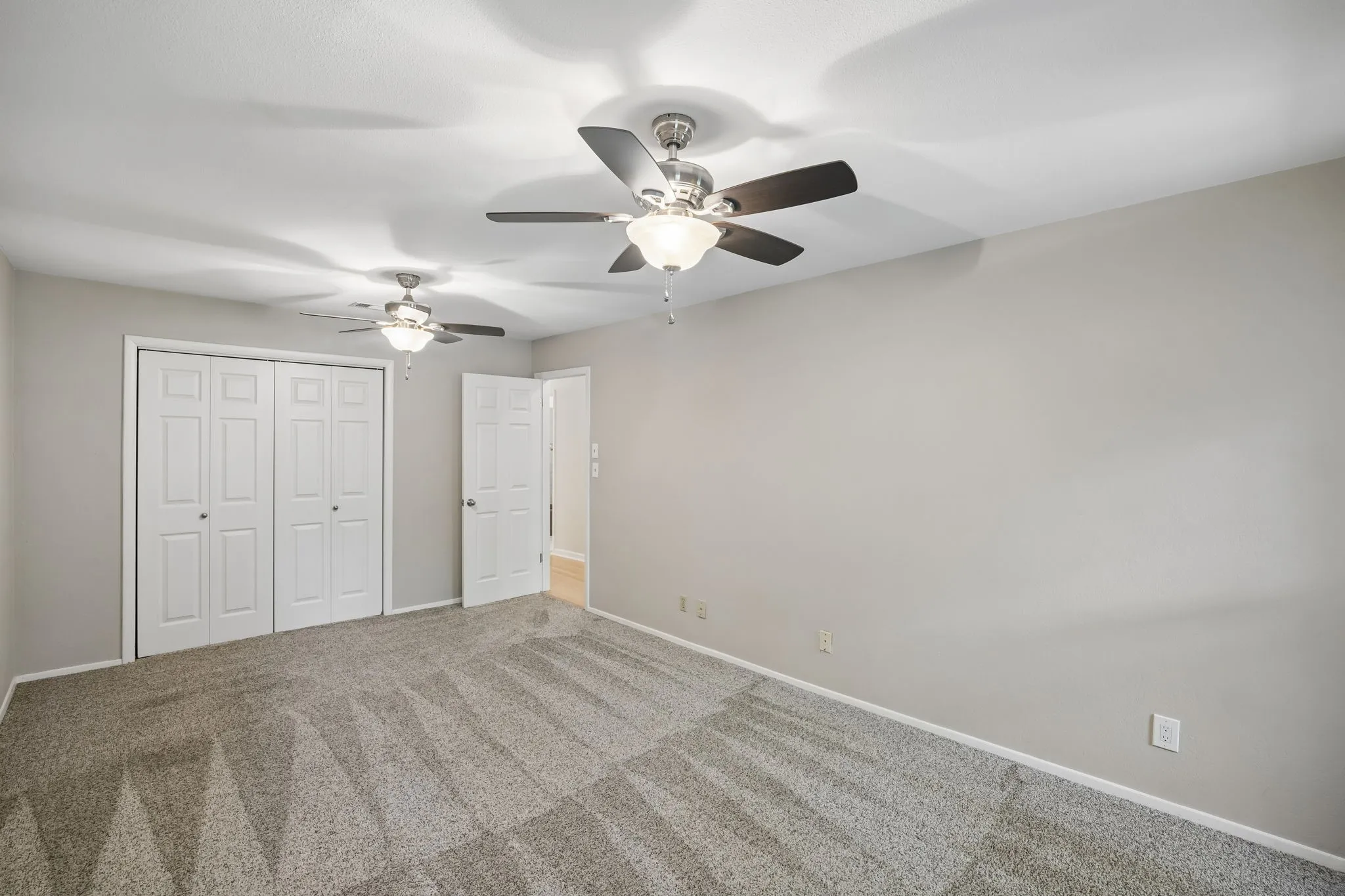 Townhouse For Rent in Collin County , 2908 Clear Springs Drive, Plano, Texas 75075, 3 Bedroom, 3 Bathroom, 2 Garage spaces, 1,918 Sqft, built in 1974, mls#21302210, Real Estate Agent in Plano, Homes For Rent in Collin county, Homes For Rent in Plano, Realtor in Plano Texas, Real Estate Brokerage Independent Realty Texas, Luminita Cordes Realtor