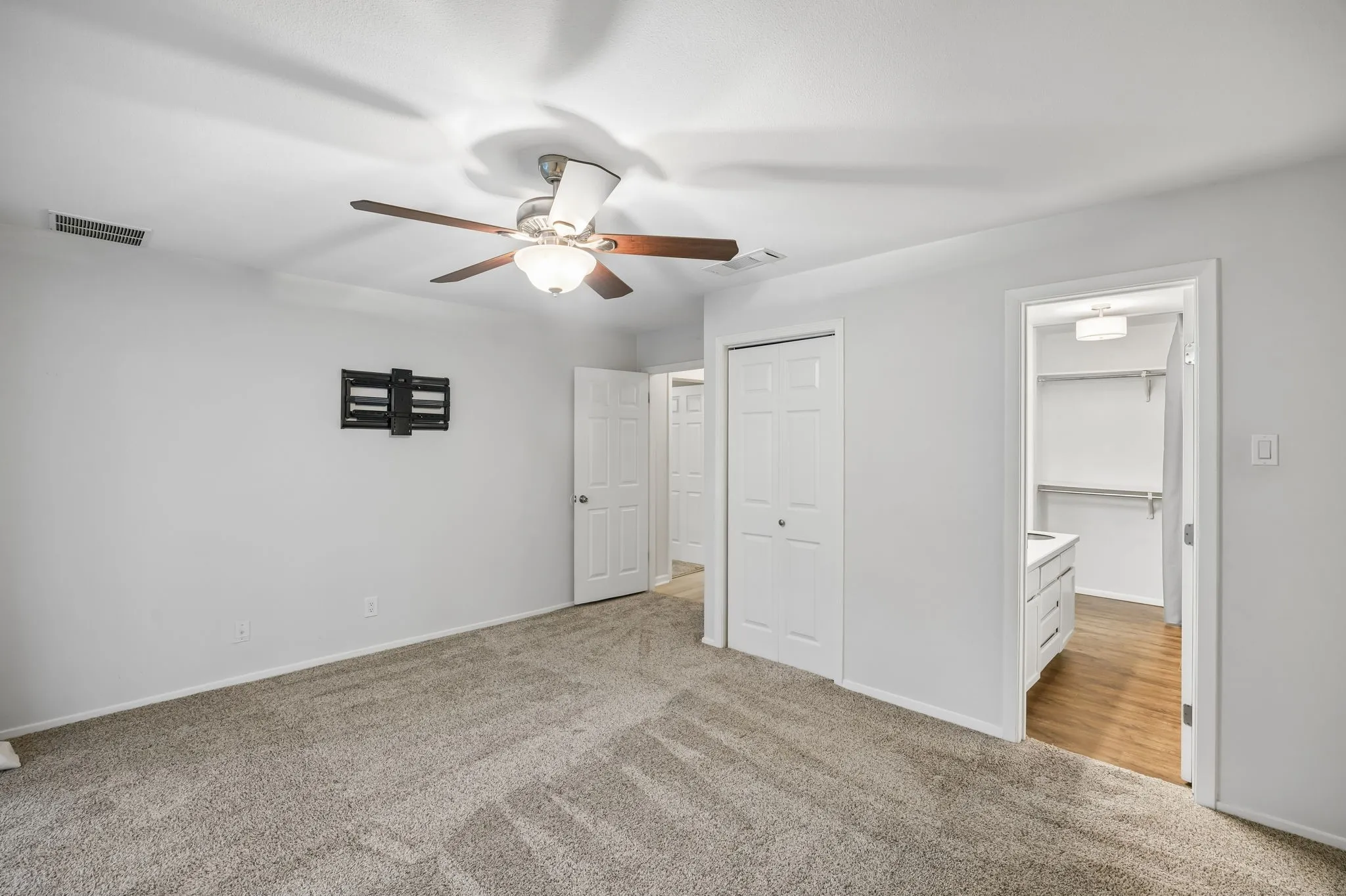 Townhouse For Rent in Collin County , 2908 Clear Springs Drive, Plano, Texas 75075, 3 Bedroom, 3 Bathroom, 2 Garage spaces, 1,918 Sqft, built in 1974, mls#21302210, Real Estate Agent in Plano, Homes For Rent in Collin county, Homes For Rent in Plano, Realtor in Plano Texas, Real Estate Brokerage Independent Realty Texas, Luminita Cordes Realtor