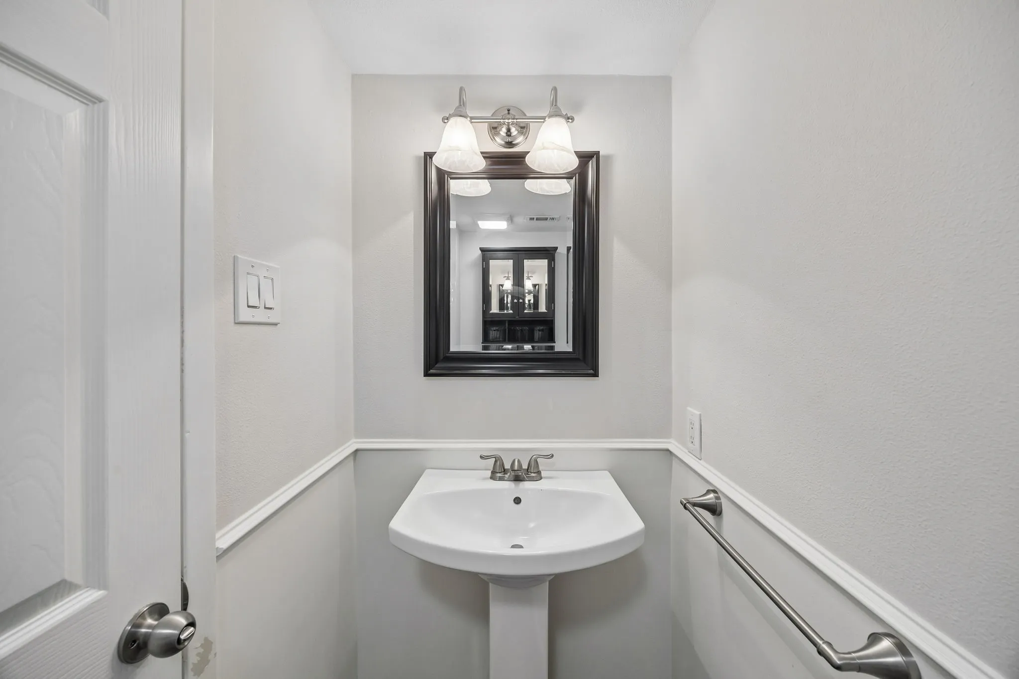 1st floor half bathroom