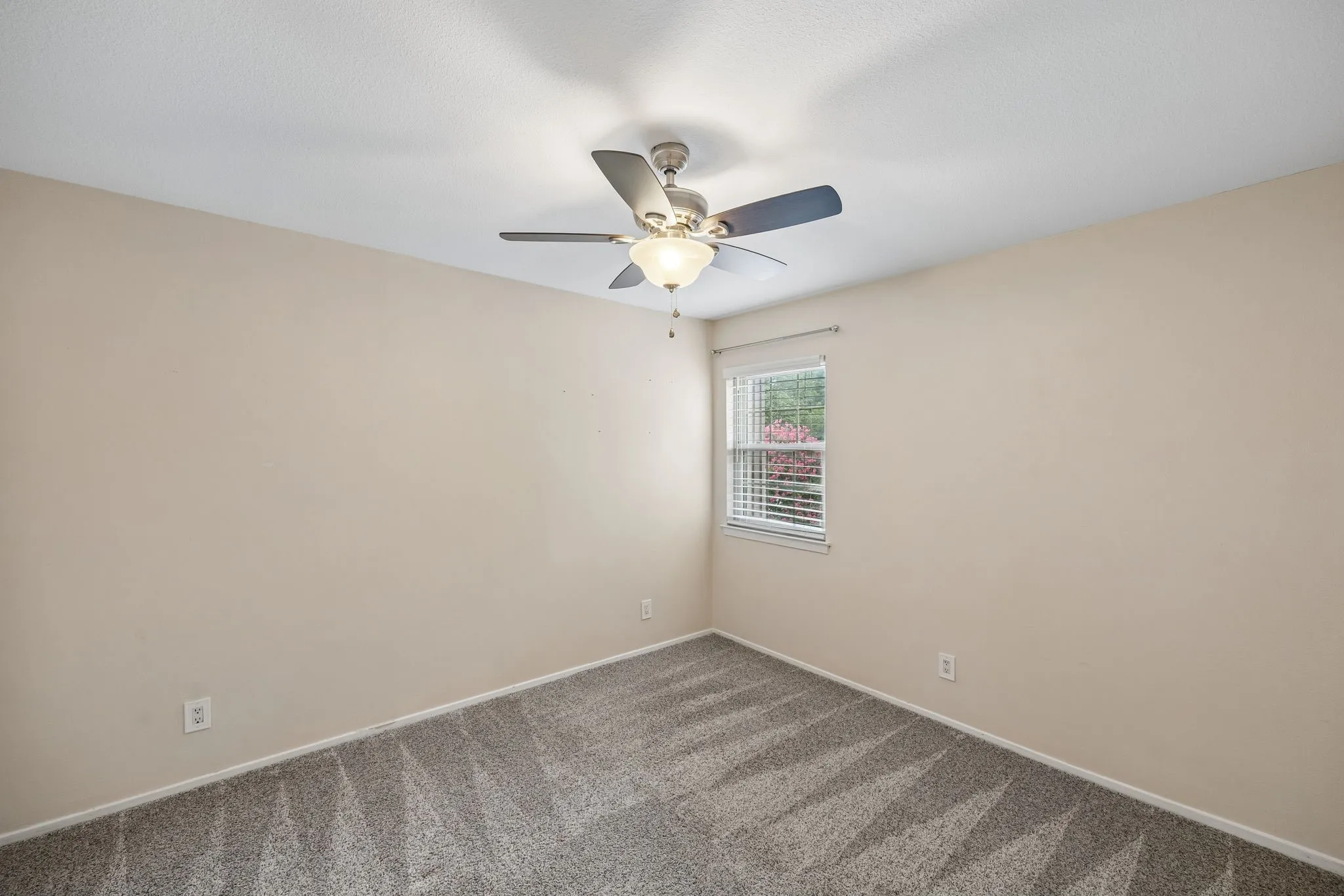 Townhouse For Rent in Collin County , 2908 Clear Springs Drive, Plano, Texas 75075, 3 Bedroom, 3 Bathroom, 2 Garage spaces, 1,918 Sqft, built in 1974, mls#21302210, Real Estate Agent in Plano, Homes For Rent in Collin county, Homes For Rent in Plano, Realtor in Plano Texas, Real Estate Brokerage Independent Realty Texas, Luminita Cordes Realtor