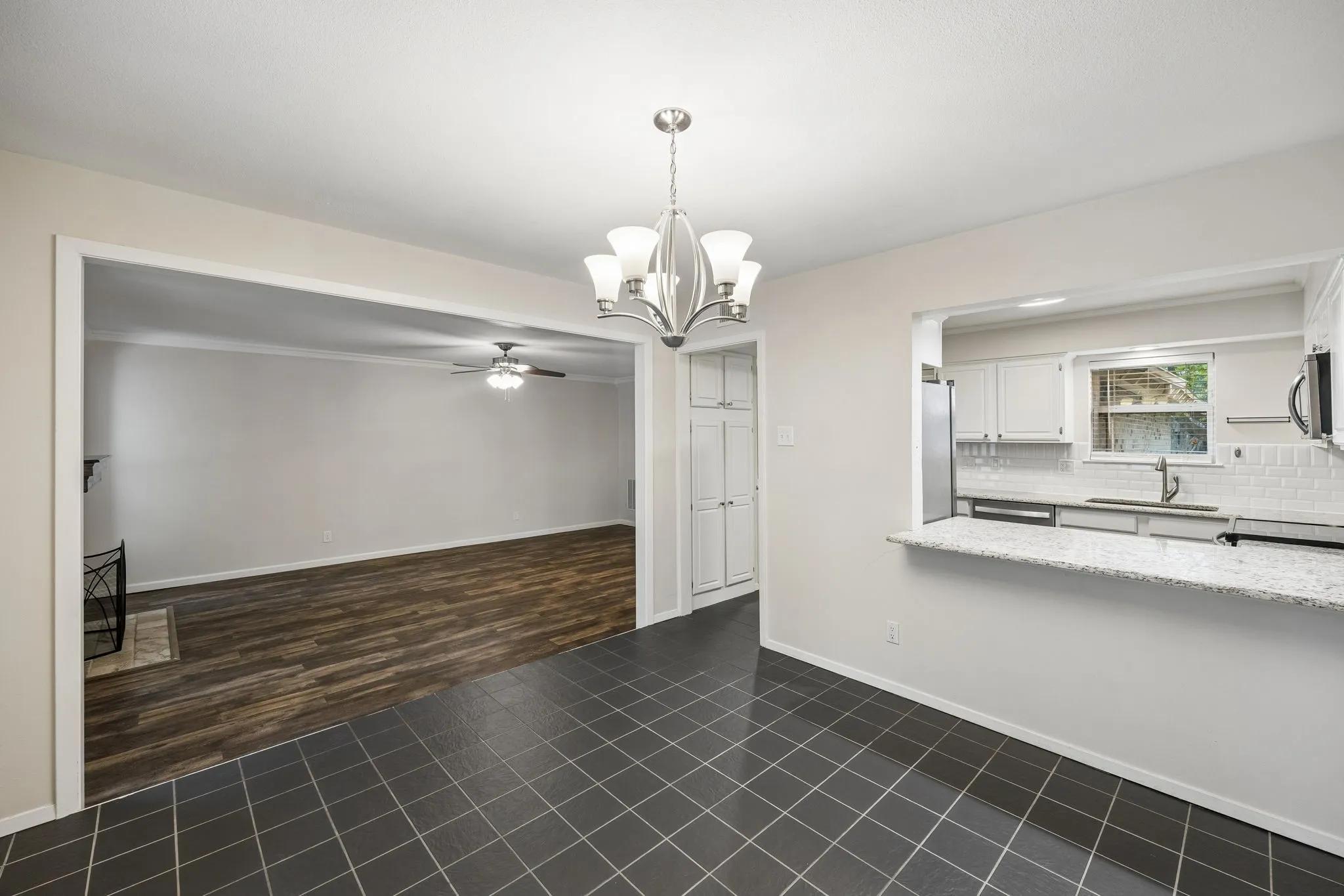Townhouse For Rent in Collin County , 2908 Clear Springs Drive, Plano, Texas 75075, 3 Bedroom, 3 Bathroom, 2 Garage spaces, 1,918 Sqft, built in 1974, mls#21302210, Real Estate Agent in Plano, Homes For Rent in Collin county, Homes For Rent in Plano, Realtor in Plano Texas, Real Estate Brokerage Independent Realty Texas, Luminita Cordes Realtor