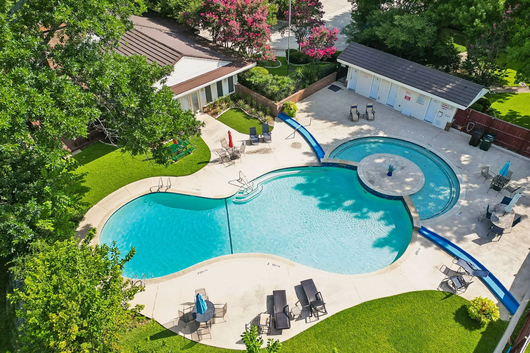 Townhouse For Rent in Collin County , 2908 Clear Springs Drive, Plano, Texas 75075, 3 Bedroom, 3 Bathroom, 2 Garage spaces, 1,918 Sqft, built in 1974, mls#21302210, Real Estate Agent in Plano, Homes For Rent in Collin county, Homes For Rent in Plano, Realtor in Plano Texas, Real Estate Brokerage Independent Realty Texas, Luminita Cordes Realtor