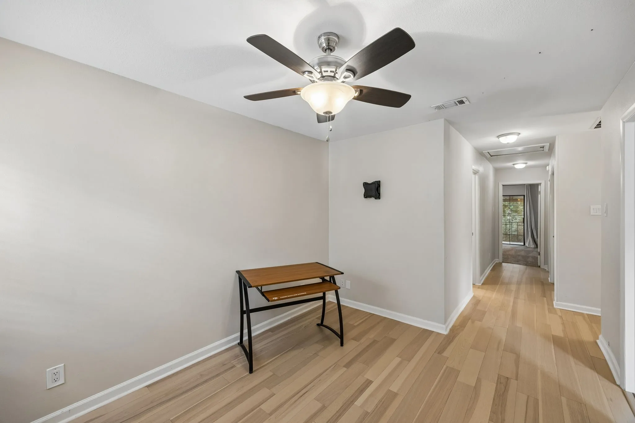 Townhouse For Rent in Collin County , 2908 Clear Springs Drive, Plano, Texas 75075, 3 Bedroom, 3 Bathroom, 2 Garage spaces, 1,918 Sqft, built in 1974, mls#21302210, Real Estate Agent in Plano, Homes For Rent in Collin county, Homes For Rent in Plano, Realtor in Plano Texas, Real Estate Brokerage Independent Realty Texas, Luminita Cordes Realtor