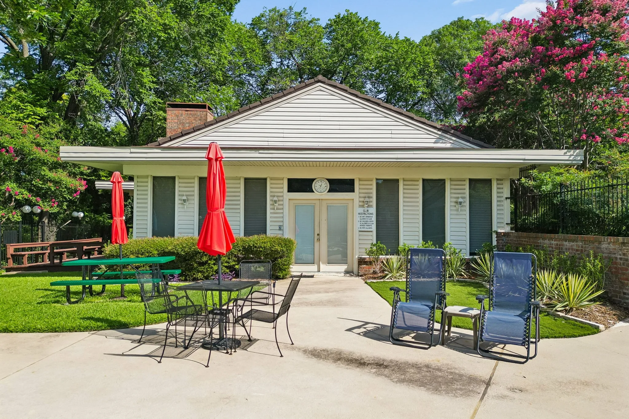 Townhouse For Rent in Collin County , 2908 Clear Springs Drive, Plano, Texas 75075, 3 Bedroom, 3 Bathroom, 2 Garage spaces, 1,918 Sqft, built in 1974, mls#21302210, Real Estate Agent in Plano, Homes For Rent in Collin county, Homes For Rent in Plano, Realtor in Plano Texas, Real Estate Brokerage Independent Realty Texas, Luminita Cordes Realtor