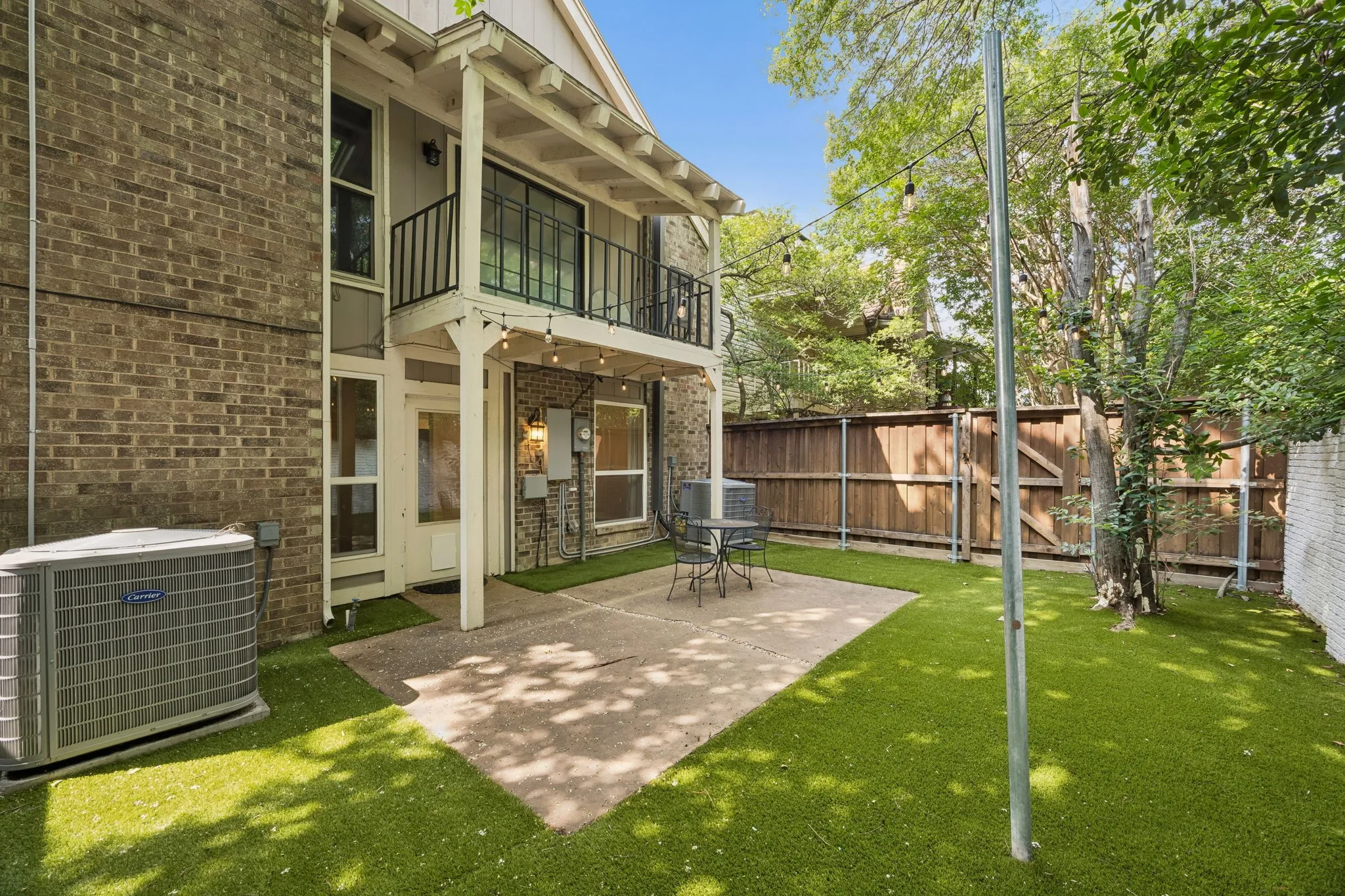 Townhouse For Rent in Collin County , 2908 Clear Springs Drive, Plano, Texas 75075, 3 Bedroom, 3 Bathroom, 2 Garage spaces, 1,918 Sqft, built in 1974, mls#21302210, Real Estate Agent in Plano, Homes For Rent in Collin county, Homes For Rent in Plano, Realtor in Plano Texas, Real Estate Brokerage Independent Realty Texas, Luminita Cordes Realtor