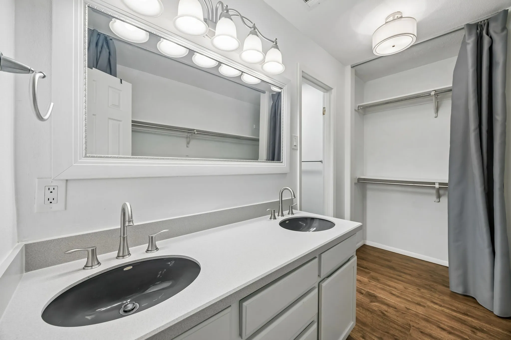 Townhouse For Rent in Collin County , 2908 Clear Springs Drive, Plano, Texas 75075, 3 Bedroom, 3 Bathroom, 2 Garage spaces, 1,918 Sqft, built in 1974, mls#21302210, Real Estate Agent in Plano, Homes For Rent in Collin county, Homes For Rent in Plano, Realtor in Plano Texas, Real Estate Brokerage Independent Realty Texas, Luminita Cordes Realtor