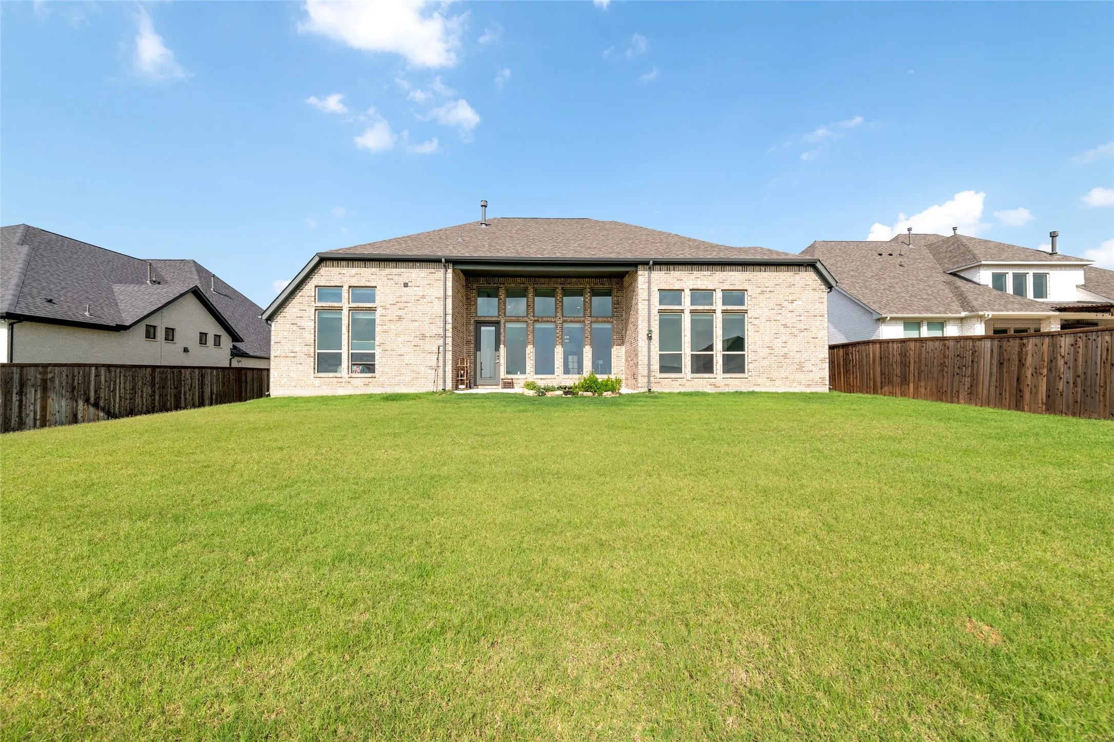 Single Family Residence For Sale in Denton County , 7013 Salmon Springs Drive, Argyle, Texas 76226, 4 Bedroom, 4 Bathroom, 3 Garage spaces, 3,746 Sqft, built in 2021, mls#21296276, Real Estate Agent in Argyle, Homes For Sale in Denton county, Homes For Sale in Argyle, Realtor in Argyle Texas, Real Estate Brokerage Independent Realty Texas, Luminita Cordes Realtor