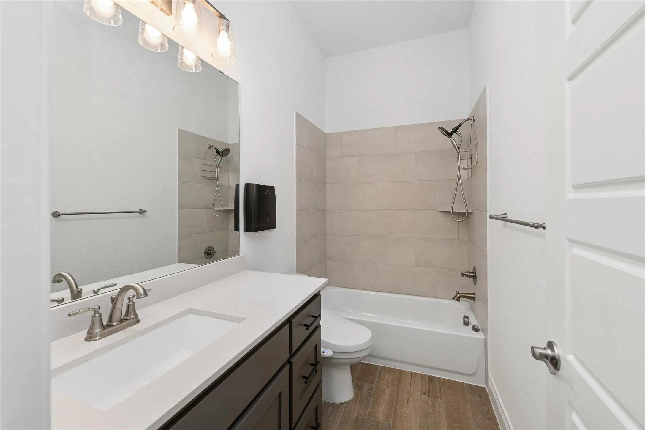 Single Family Residence For Sale in Denton County , 7013 Salmon Springs Drive, Argyle, Texas 76226, 4 Bedroom, 4 Bathroom, 3 Garage spaces, 3,746 Sqft, built in 2021, mls#21296276, Real Estate Agent in Argyle, Homes For Sale in Denton county, Homes For Sale in Argyle, Realtor in Argyle Texas, Real Estate Brokerage Independent Realty Texas, Luminita Cordes Realtor