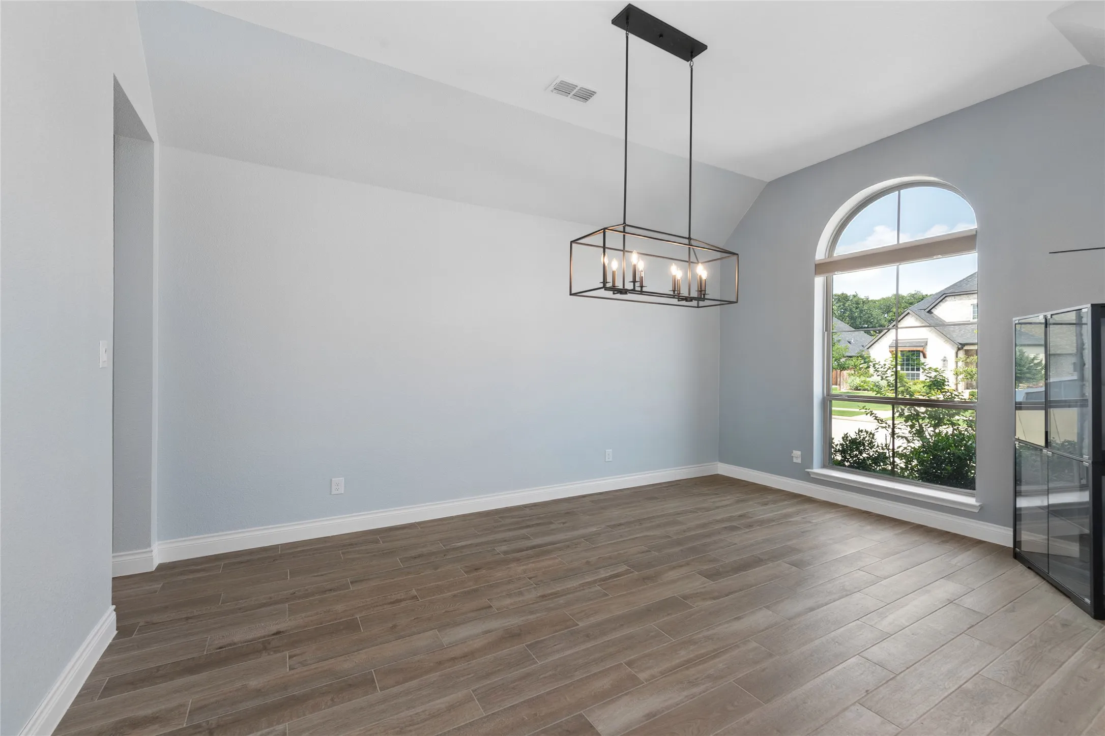 Single Family Residence For Sale in Denton County , 7013 Salmon Springs Drive, Argyle, Texas 76226, 4 Bedroom, 4 Bathroom, 3 Garage spaces, 3,746 Sqft, built in 2021, mls#21296276, Real Estate Agent in Argyle, Homes For Sale in Denton county, Homes For Sale in Argyle, Realtor in Argyle Texas, Real Estate Brokerage Independent Realty Texas, Luminita Cordes Realtor
