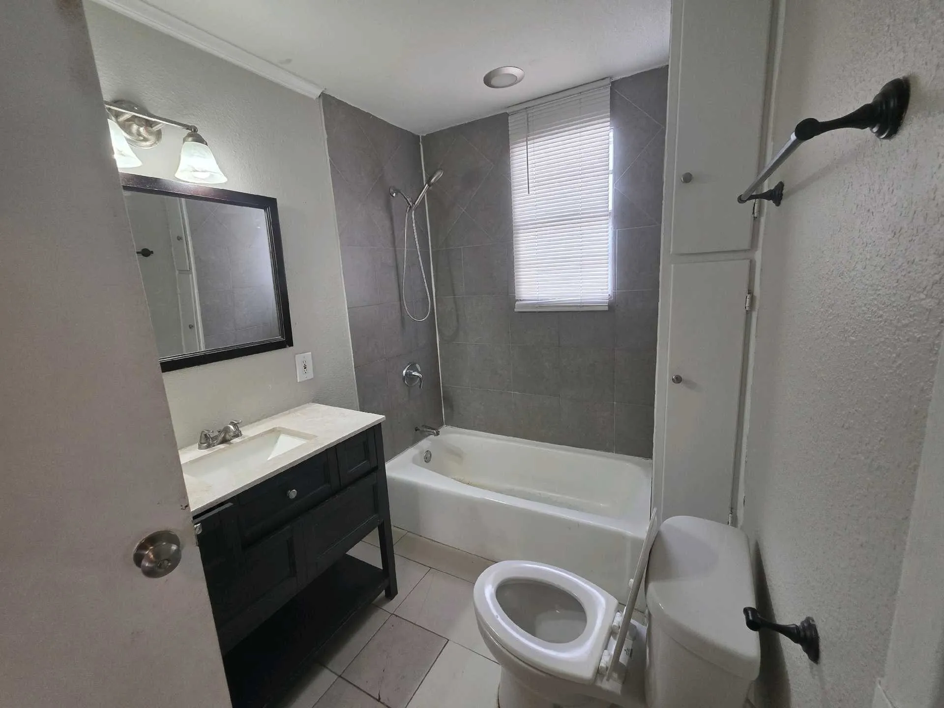 Single Family Residence For Sale in Tarrant County , 4530 White Oak Lane, Fort Worth, Texas 76114, 3 Bedroom, 2 Bathroom, Garage spaces, 1,672 Sqft, built in 1948, mls#21307034, Real Estate Agent in Fort Worth, Homes For Sale in Tarrant county, Homes For Sale in Fort Worth, Realtor in Fort Worth Texas, Real Estate Brokerage Independent Realty Texas, Luminita Cordes Realtor