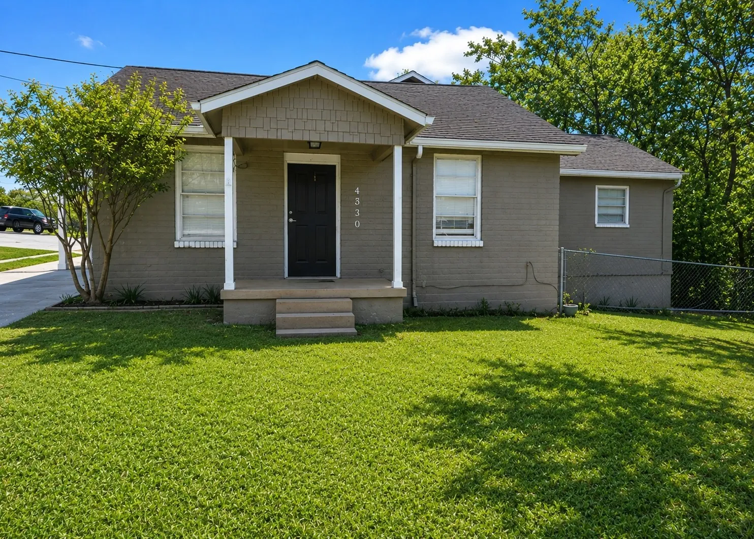 Single Family Residence For Sale in Tarrant County , 4530 White Oak Lane, Fort Worth, Texas 76114, 3 Bedroom, 2 Bathroom, Garage spaces, 1,672 Sqft, built in 1948, mls#21307034, Real Estate Agent in Fort Worth, Homes For Sale in Tarrant county, Homes For Sale in Fort Worth, Realtor in Fort Worth Texas, Real Estate Brokerage Independent Realty Texas, Luminita Cordes Realtor