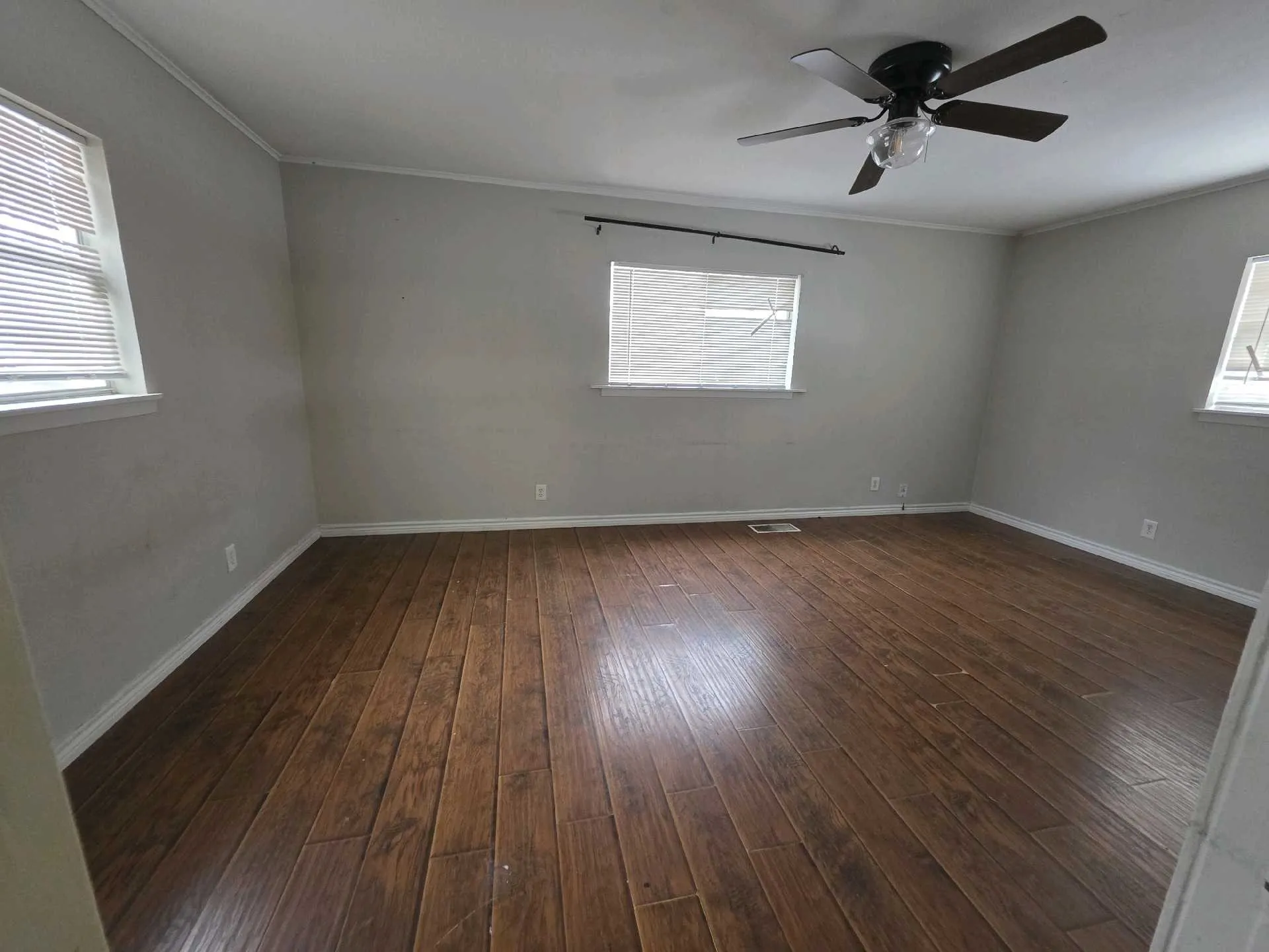 Single Family Residence For Sale in Tarrant County , 4530 White Oak Lane, Fort Worth, Texas 76114, 3 Bedroom, 2 Bathroom, Garage spaces, 1,672 Sqft, built in 1948, mls#21307034, Real Estate Agent in Fort Worth, Homes For Sale in Tarrant county, Homes For Sale in Fort Worth, Realtor in Fort Worth Texas, Real Estate Brokerage Independent Realty Texas, Luminita Cordes Realtor