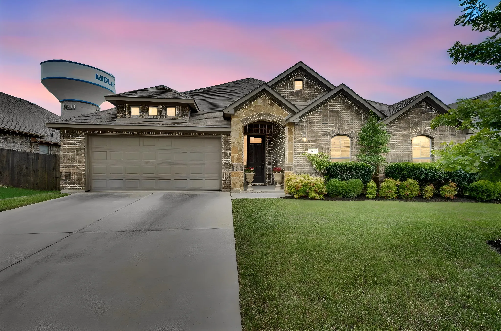 Single Family Residence For Sale in Ellis County , 3226 Paisley Drive, Midlothian, Texas 76065, 4 Bedrooms, 2 Bathrooms, 2 Garage spaces, 2,225 Sqft, built in 2016, Price $414,900, mls#21310896, Real Estate Agent in Midlothian, Homes For Sale in Ellis county, Homes For Sale in Midlothian, Realtor in Midlothian Texas, Real Estate Brokerage Independent Realty Texas, Luminita Cordes Realtor