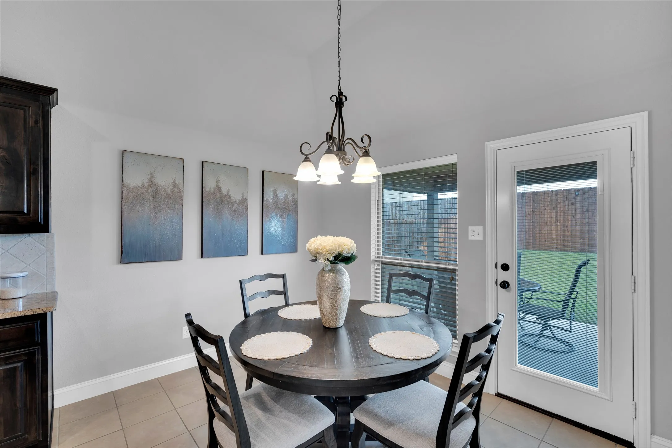 Single Family Residence For Sale in Ellis County , 3226 Paisley Drive, Midlothian, Texas 76065, 4 Bedrooms, 2 Bathrooms, 2 Garage spaces, 2,225 Sqft, built in 2016, Price $414,900, mls#21310896, Real Estate Agent in Midlothian, Homes For Sale in Ellis county, Homes For Sale in Midlothian, Realtor in Midlothian Texas, Real Estate Brokerage Independent Realty Texas, Luminita Cordes Realtor